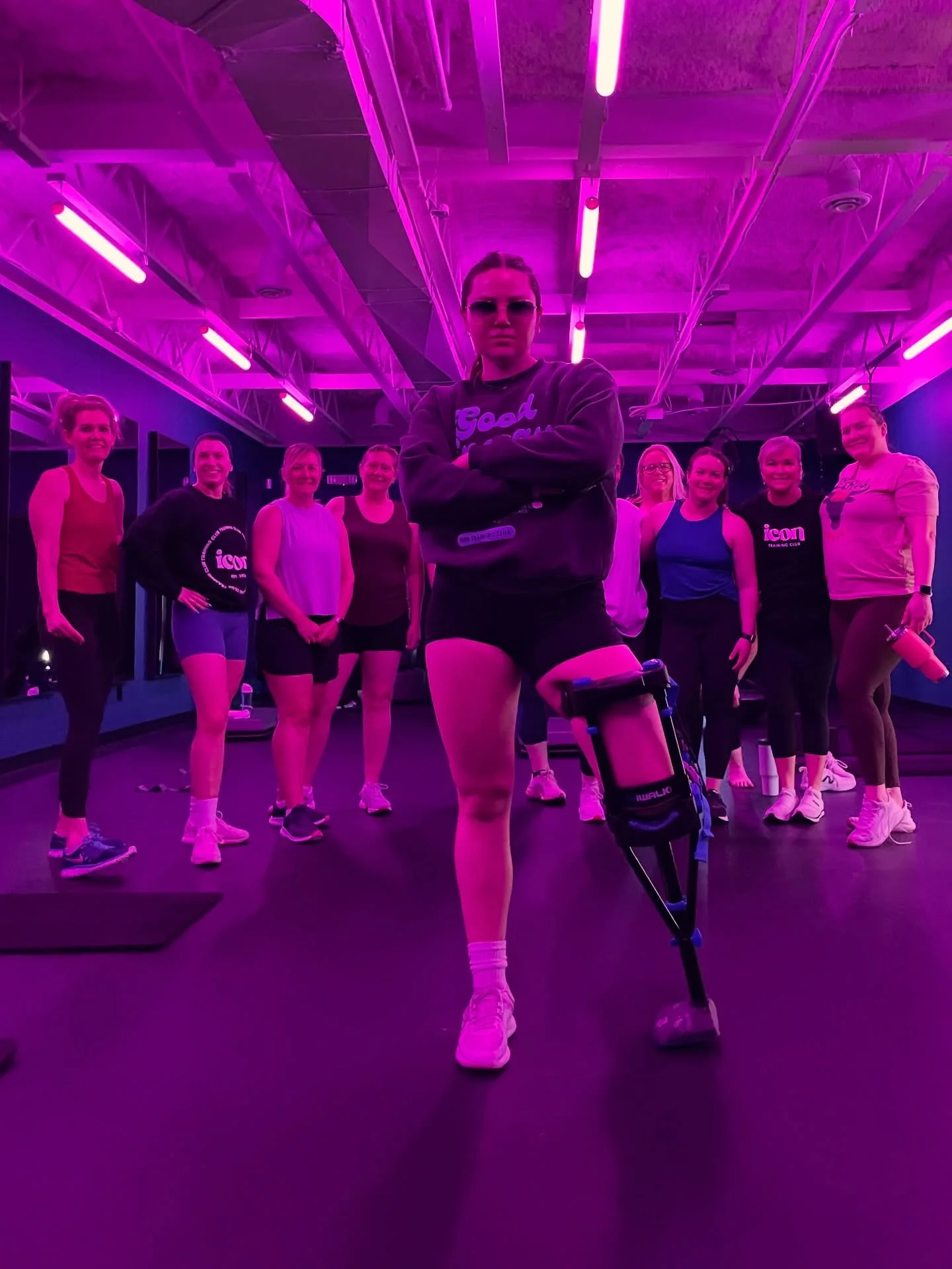 She&rsquo;s down but not out! Trainer @heidi.bews got a little wild on the basketball court and did some damage. Ever taken a class with Heidi before? You know it&rsquo;ll take more than a silly torn Achilles to stop her.

Heidi refuses to let everyo