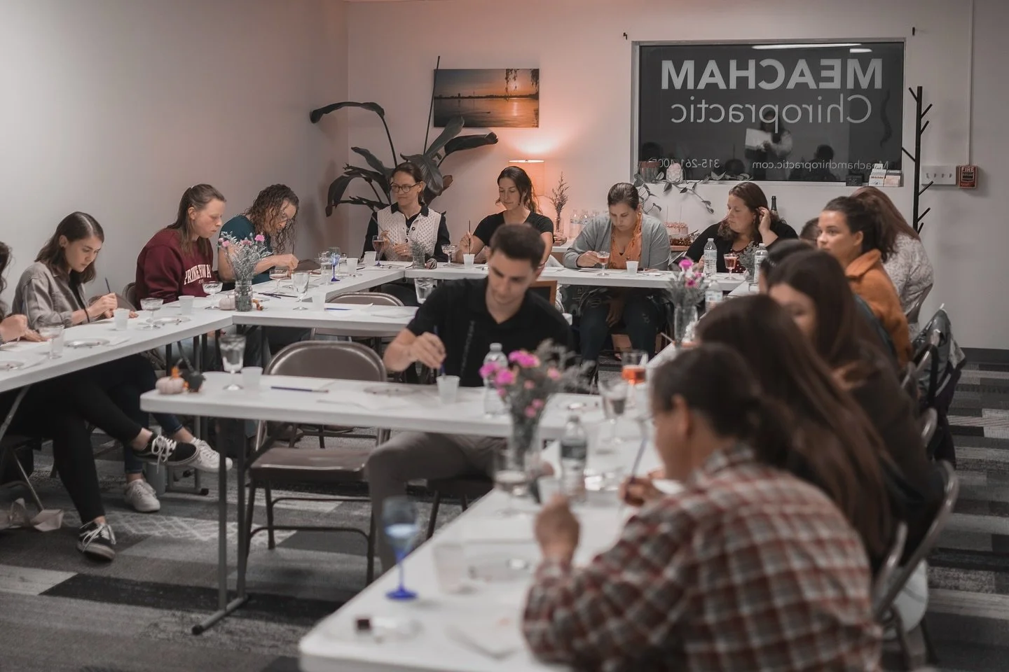 We had the best time hosting the fall inspired paint and sip by @ellieroseart_co! 🎃 We had so much fun and are so excited for the December one ... 🎅🏽