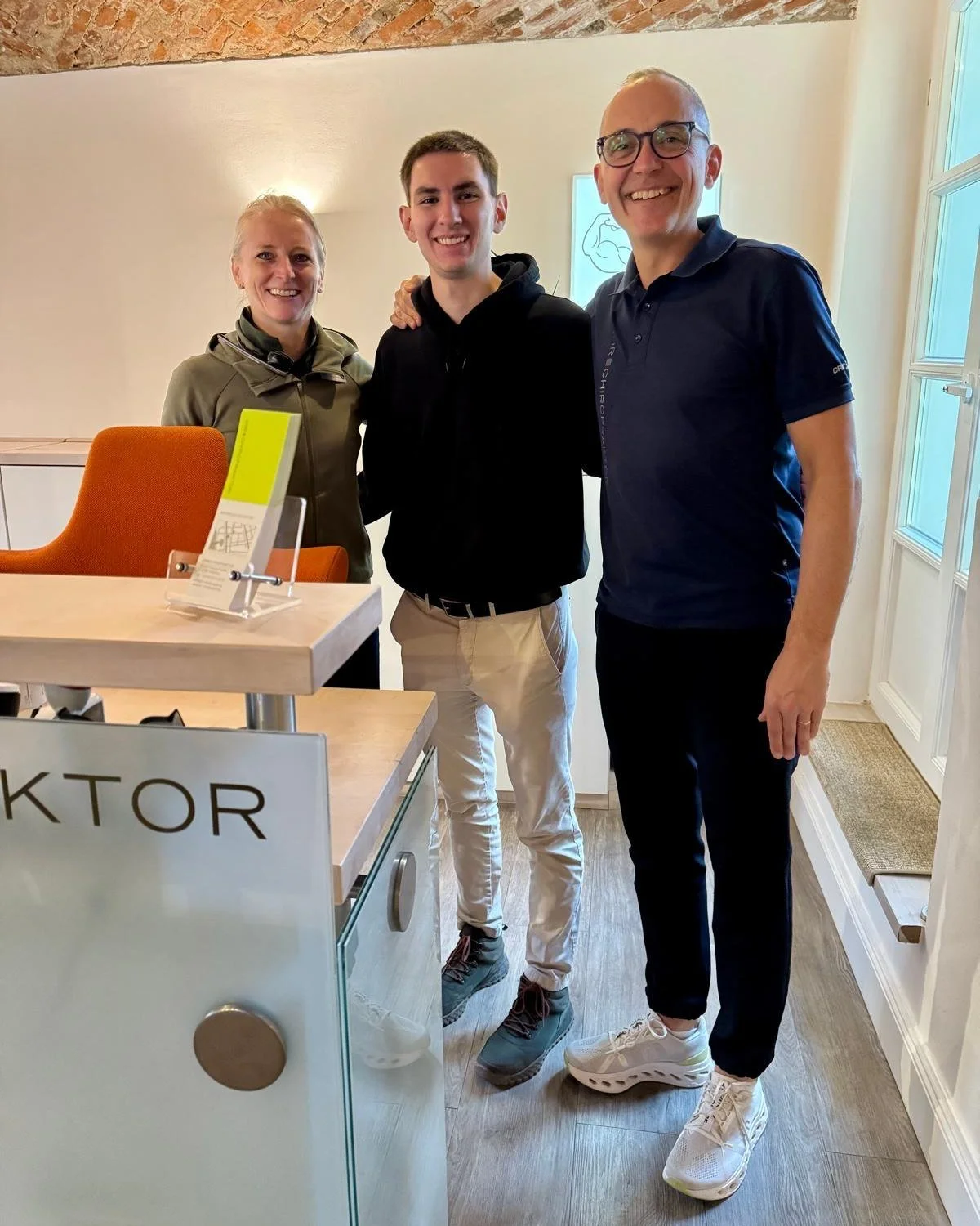 During our most recent trip to Hamburg, Germany, Cole had the pleasure to visit Efe and his team from @ihr_chiropraktor! It was so nice to reconnect and talk about the  latest in chiropractic around the world ... Until next time! ⚓️