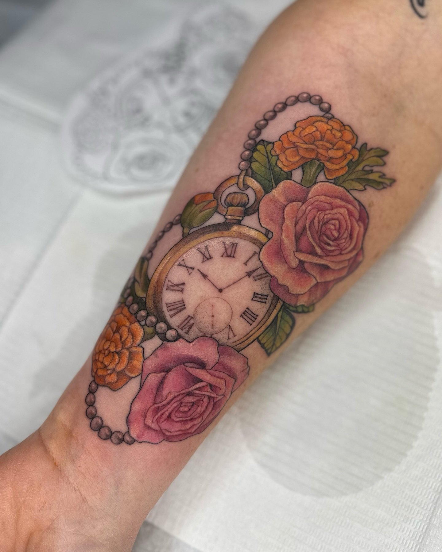 State Of The Art Tattooing 🔸 Winchester VA 🔸 Open By Appointment Only🔸 For Scheduling Visit www.stateofthearttattooing.com 

Tattoo By Jordan Joyes 

#colortattoo #floraltattoo #pocketwatch #winchester #virginia #winchesterva #oldtownwinchester #d