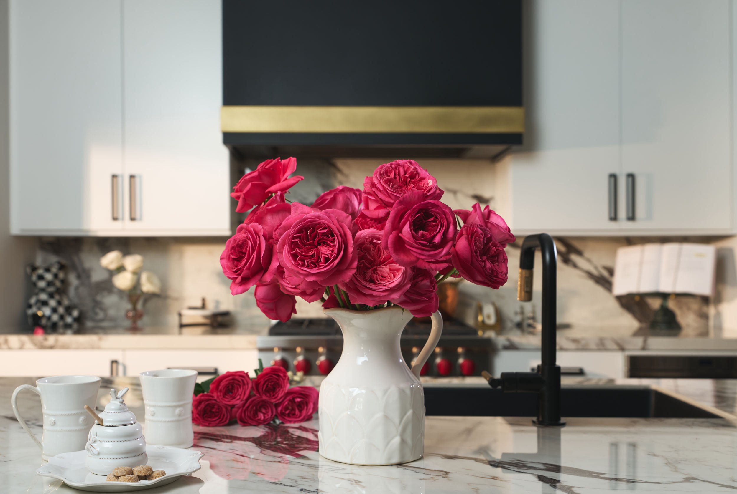 05.27_FRANCIS ROSE_LIFESTYLE_24_LONDON BELL.jpg