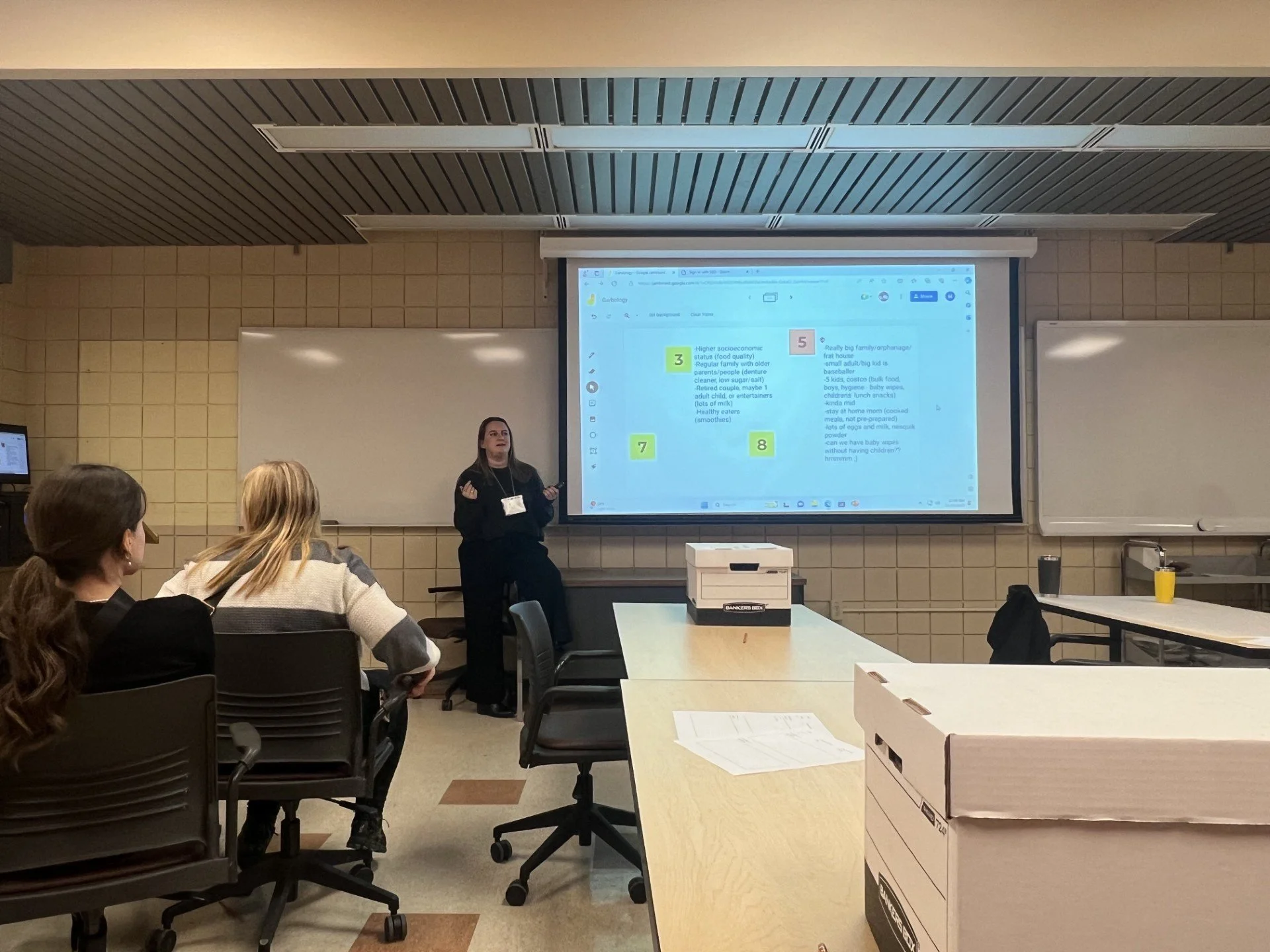 Collaborative group work interpreting garbage from different households in a Garbology workshop with highschool students 2023