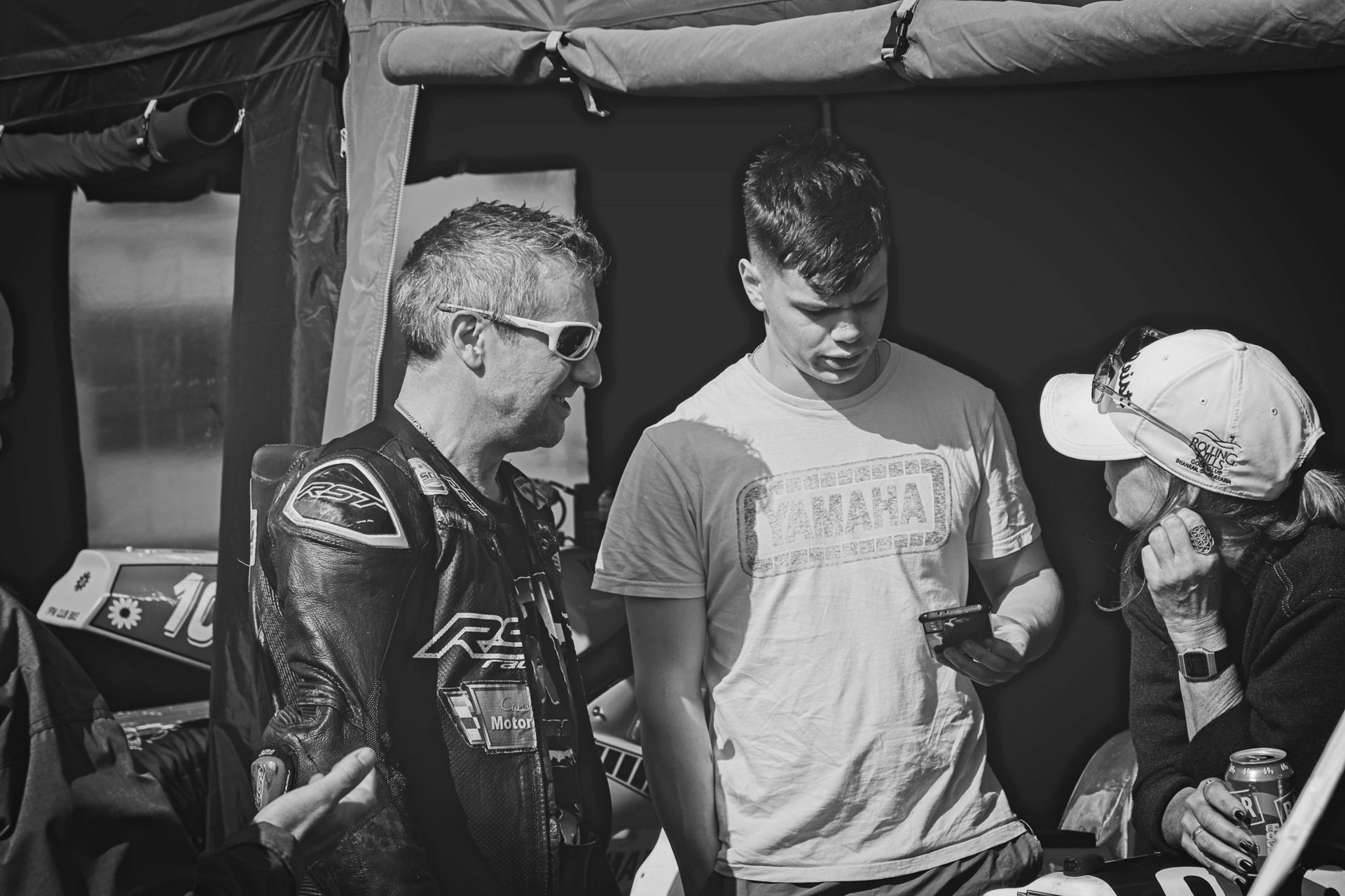 ChattingInThePaddock_0005.jpg