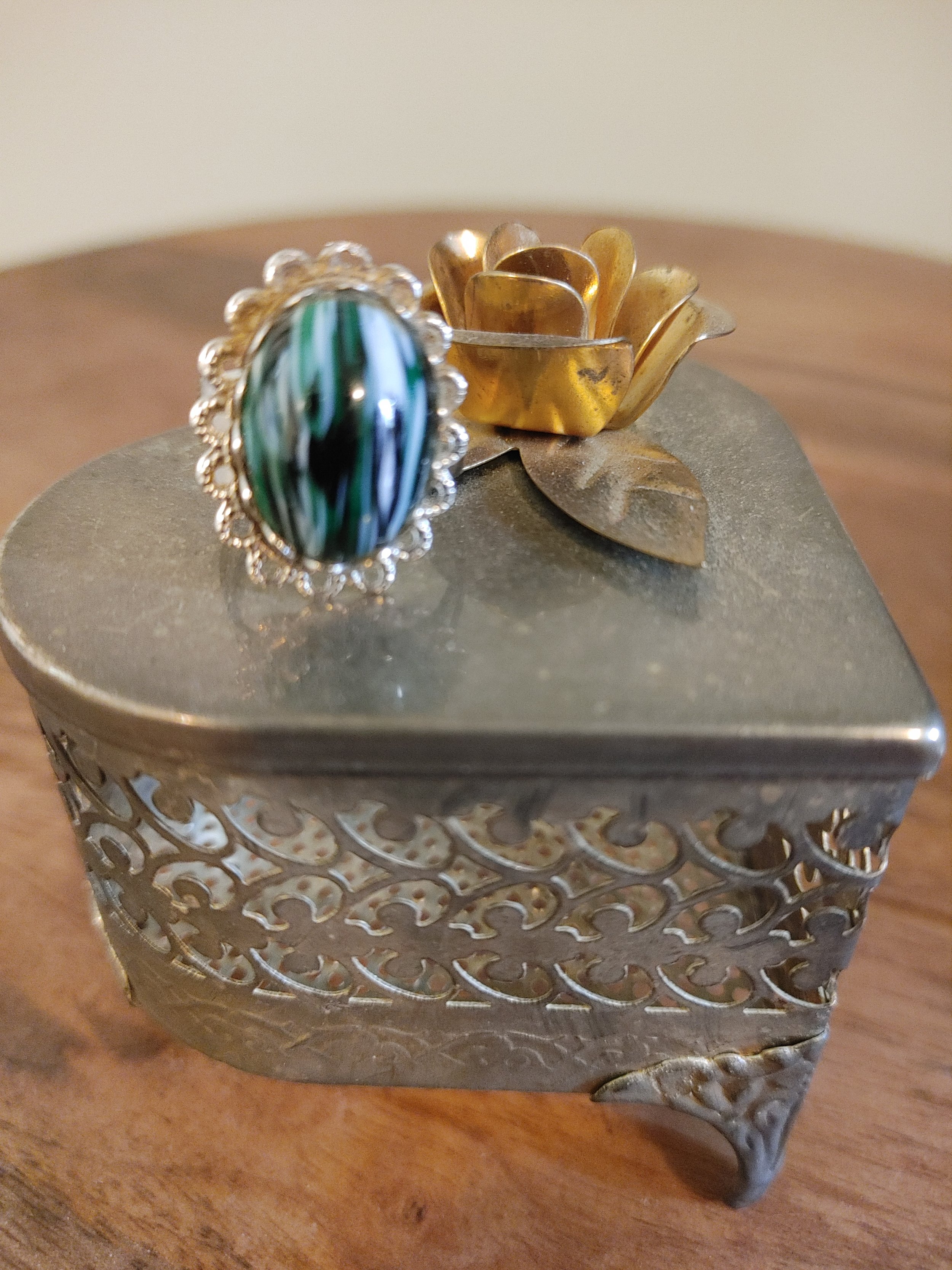 Vintage Cameo Black/Blue Striped Ring