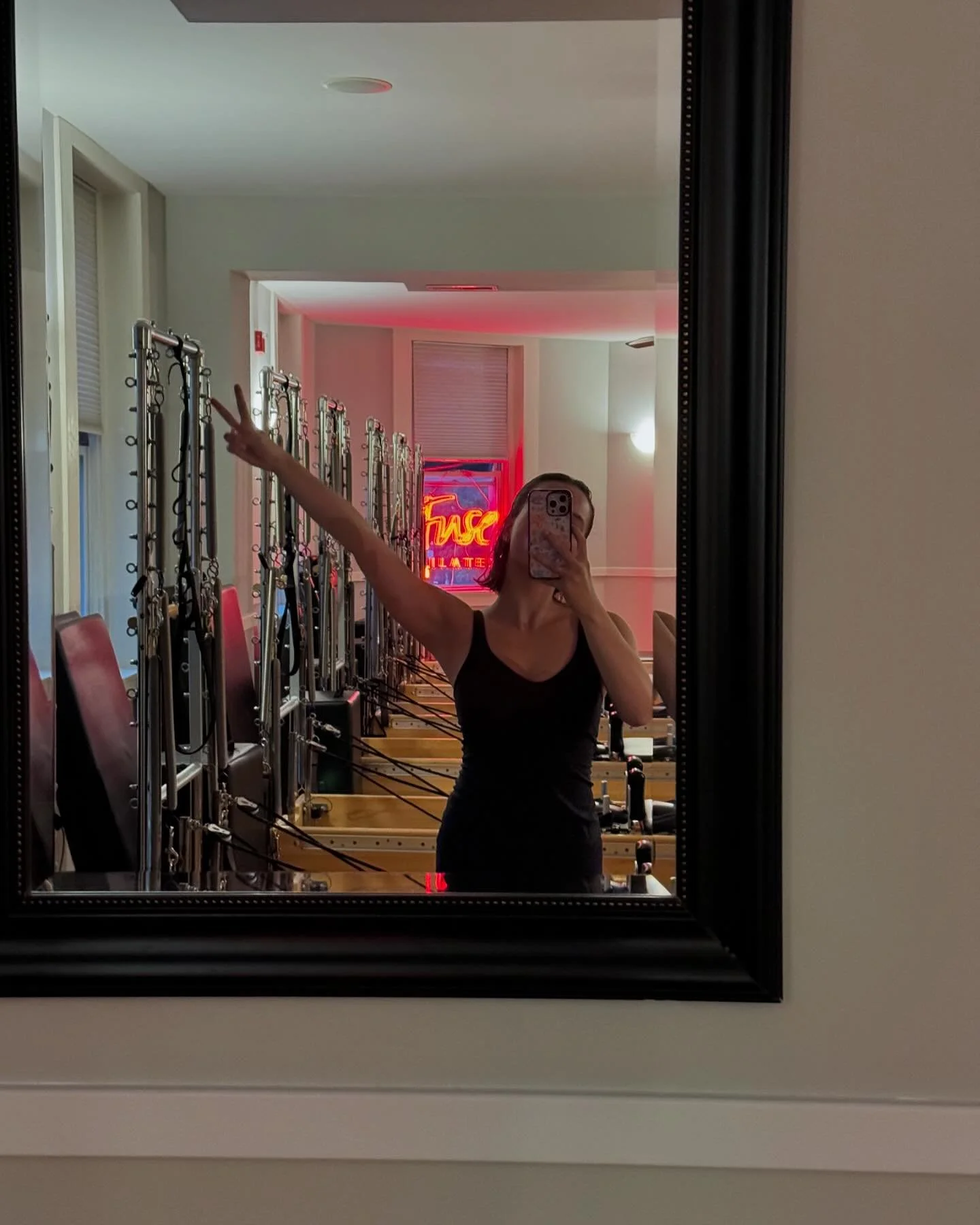 Had a full class on this rainy Thursday morning at @fusepilates 🌧️I started my apprenticeship there earlier this month and have been learning so much about teaching to different types of students, body types, and practice levels already - I continue