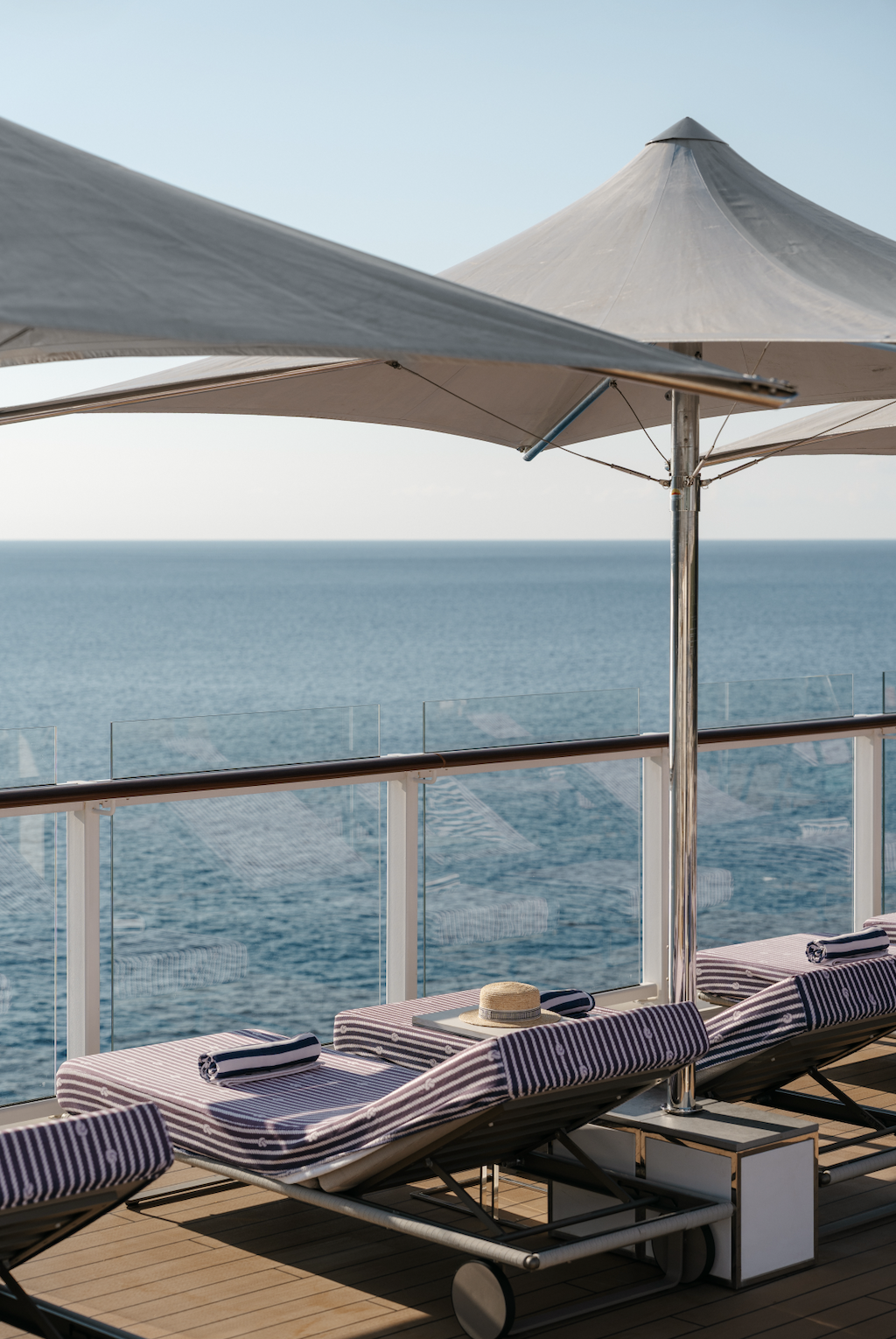 sunbeds-pool-deck-ilma