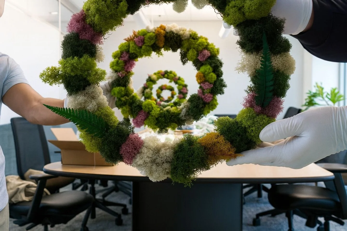 Another magical Moss Art session with @ebay 💚✨
We&rsquo;ve done 18 events together now (wow!) and every time feels like a reminder of why I do this work. 

For this one, we shipped Moss Kits across the U.S. and Canada for their recent college grads.