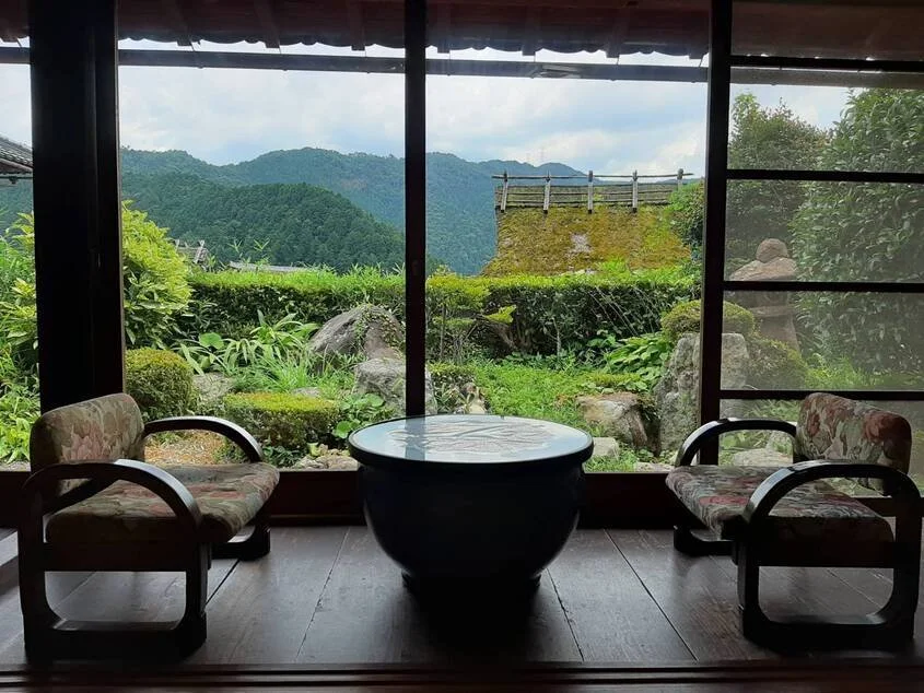 Room Overlooking Garden (credit: MiayamiNavi) (Copy)