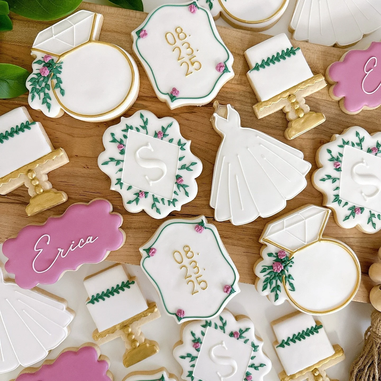 The green and fuchsia *popped* so beautifully on these wedding cookies 💍🩷

#Michellesbakingobsession #shoplocaldurham #shoplocalcary #shoplocalapex #shoplocalraleigh #durhamcookies #durhamnc #durham #bullcity #bullcityfood #durhamfoodie #durhamloca