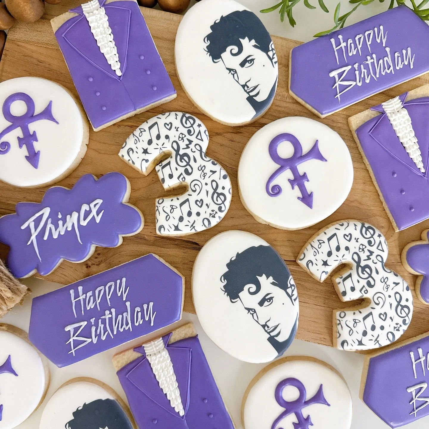A 3 year old with really good taste in music 🎶 

#Michellesbakingobsession #shoplocaldurham #durhamcookies  #smallbusinessdurhamnc #princecookies