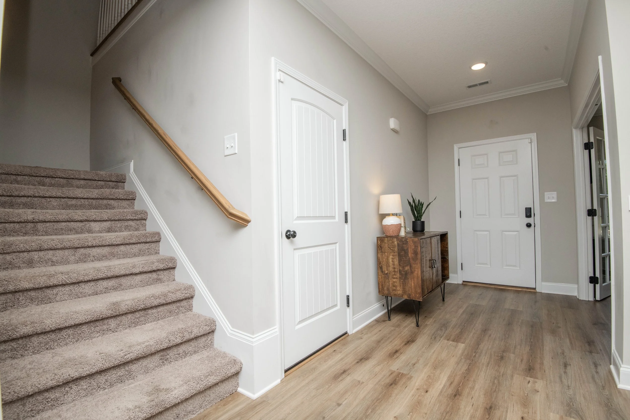 foyer 1.jpg