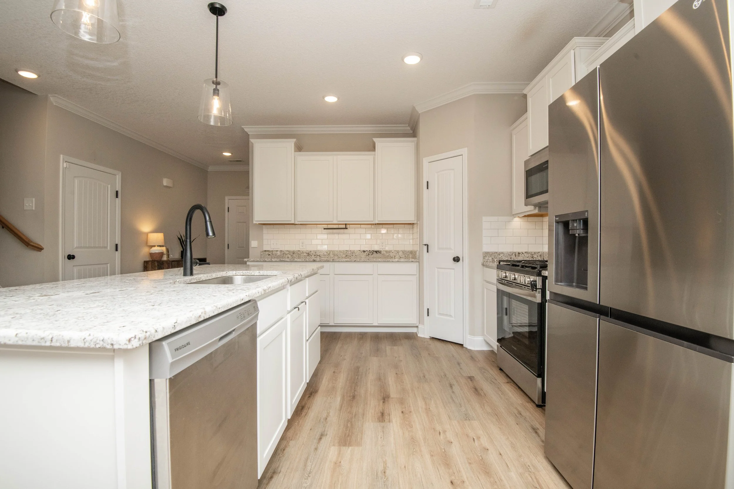 kitchen 2.jpg