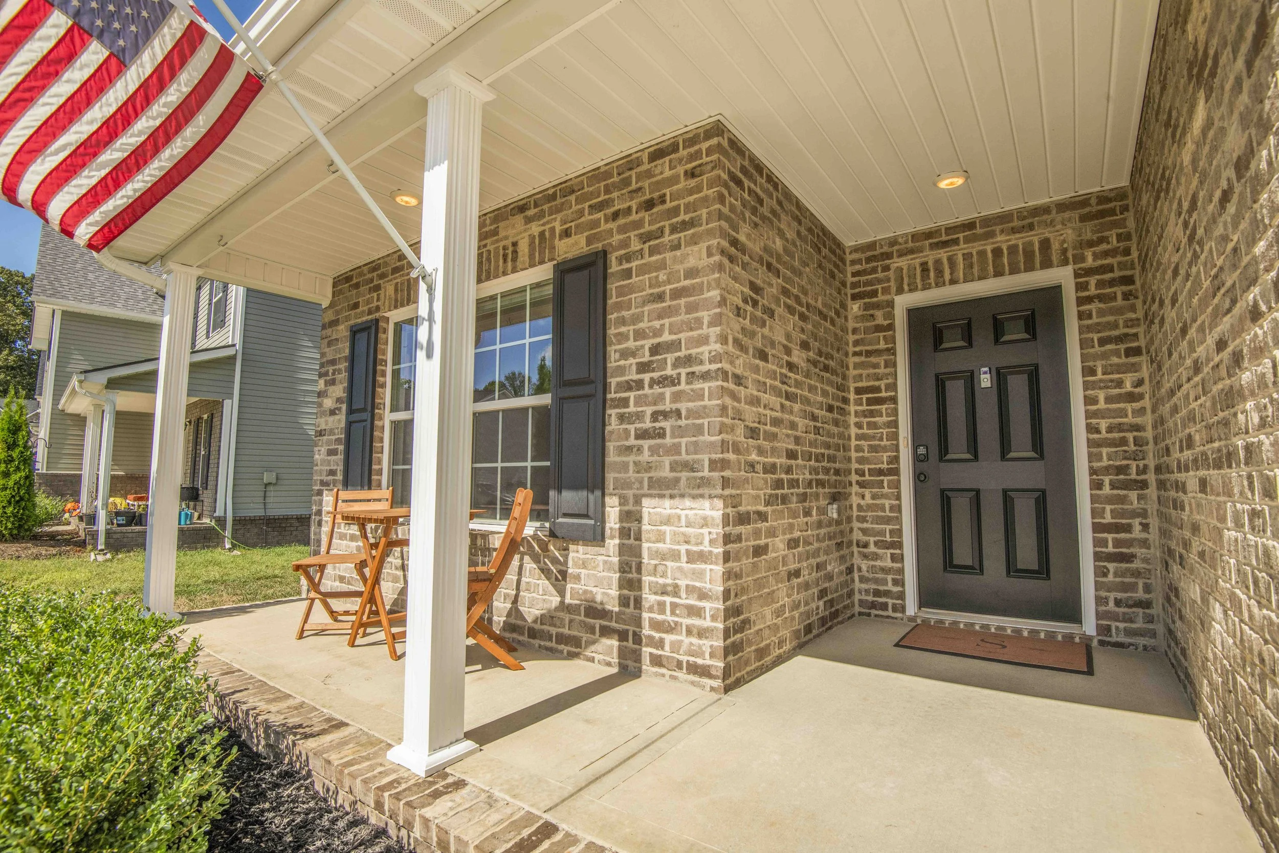 porch_1.jpg