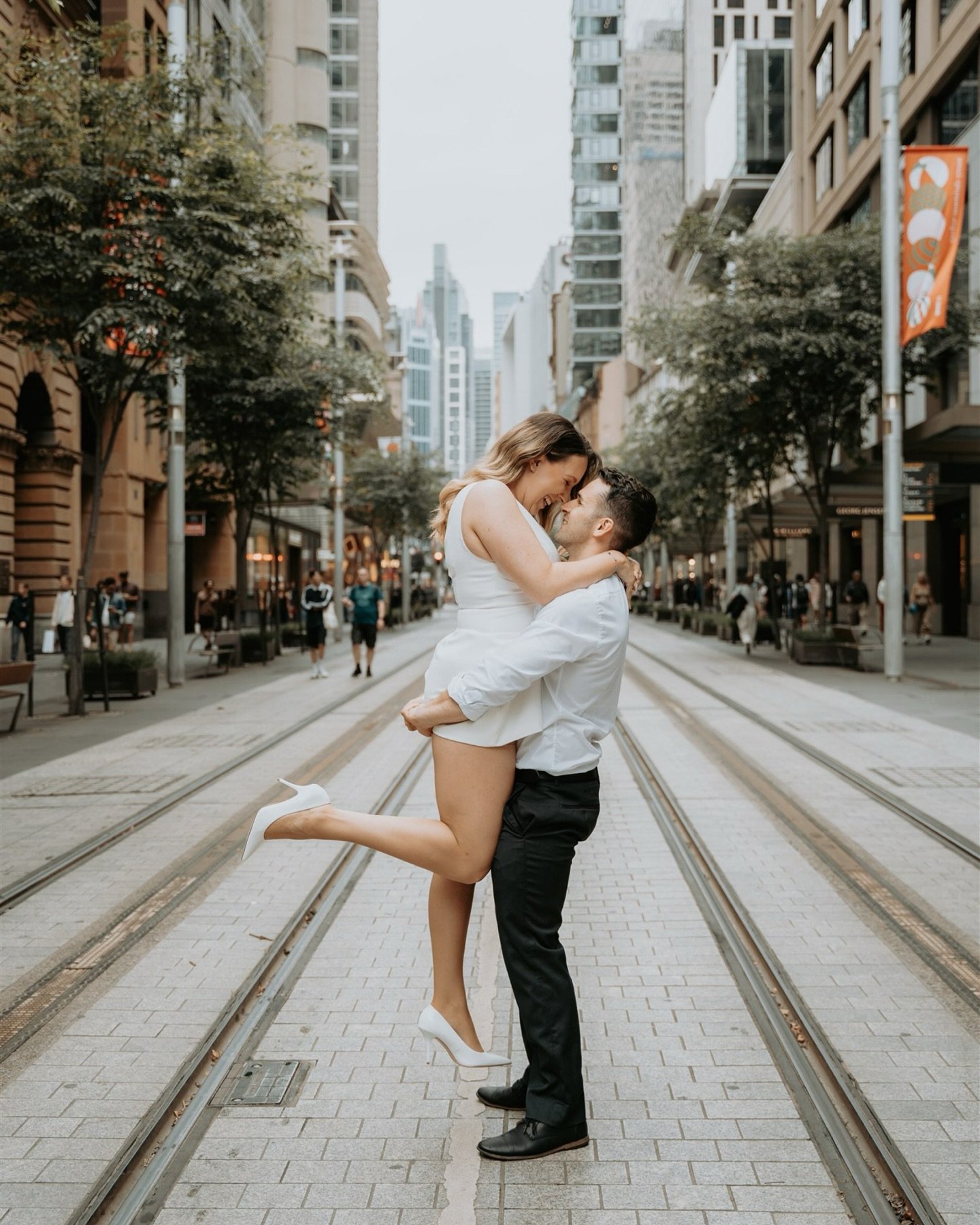 Engagement session in the CBD 🤍 💍