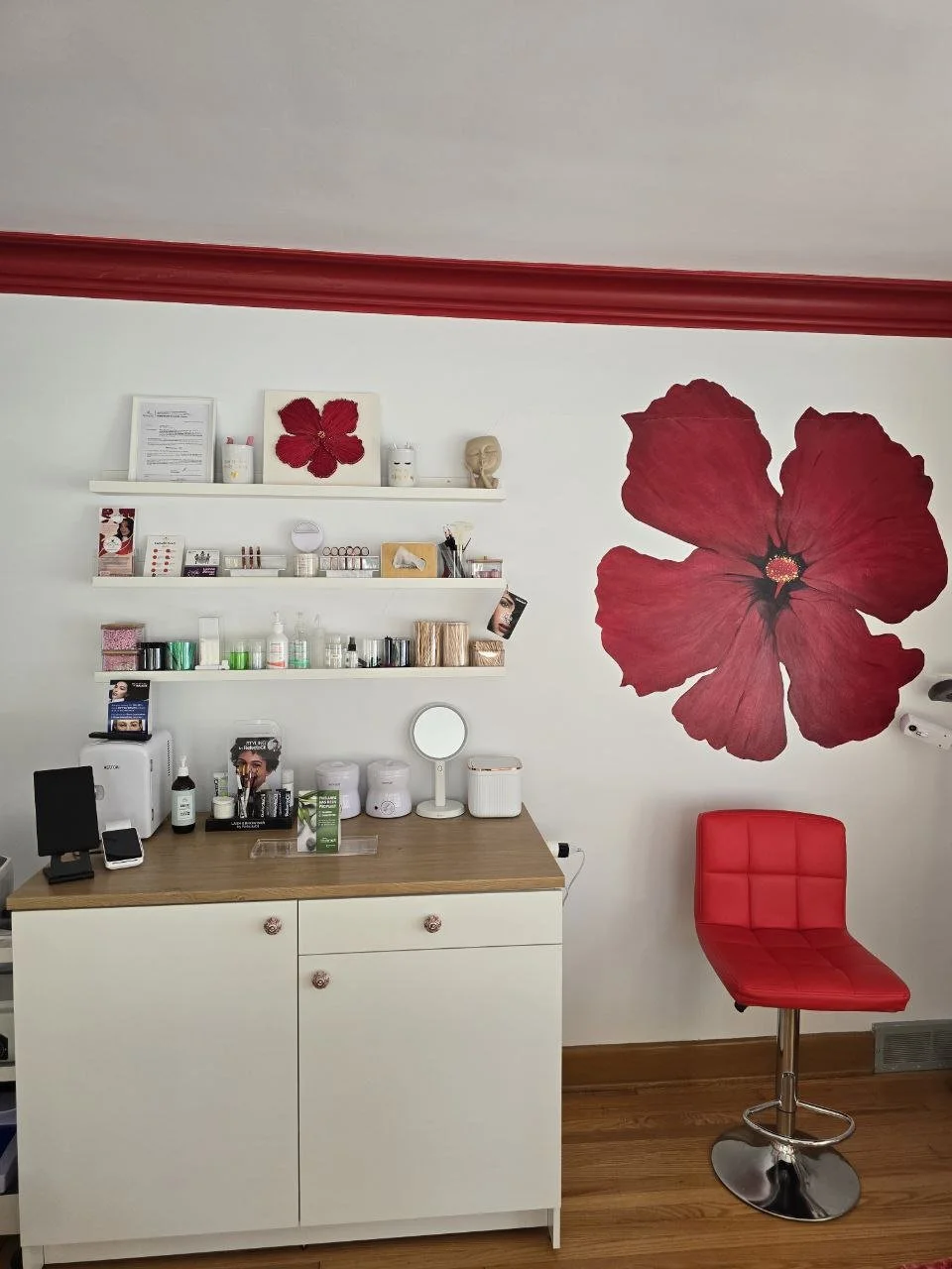 esthetics-esthetician-beauty-salon-studio-waxing-manicure-pedicure-brows-lashes-shellac-skincare-facial-anti-aging-teeth-whitening-spray-tanning-winnipeg-osborne-pembina-grant