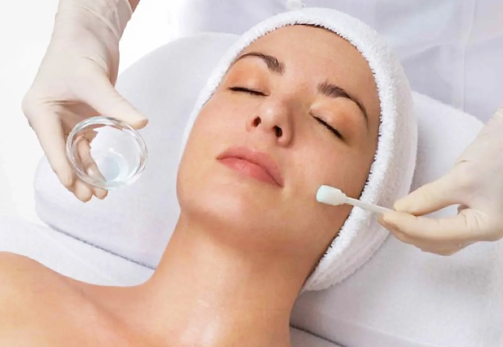 enzymatic-chemical-peel-dermaplaning-skin-rejuvenation-facial-anti-aging-wrinkles-reduce-organic-winnipeg-pembina-osborne-st-vital-grant-park