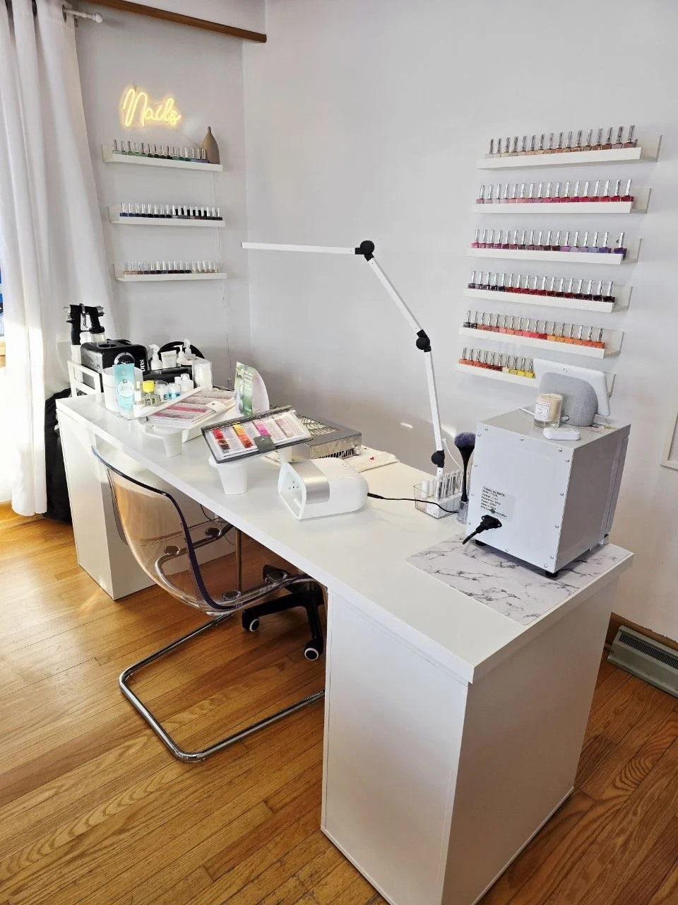 esthetics-esthetician-beauty-salon-studio-waxing-manicure-pedicure-brows-lashes-shellac-skincare-facial-teeth-whitening-acne-spray-tanning-winnipeg-osborne-pembina-grant-park-st-vital