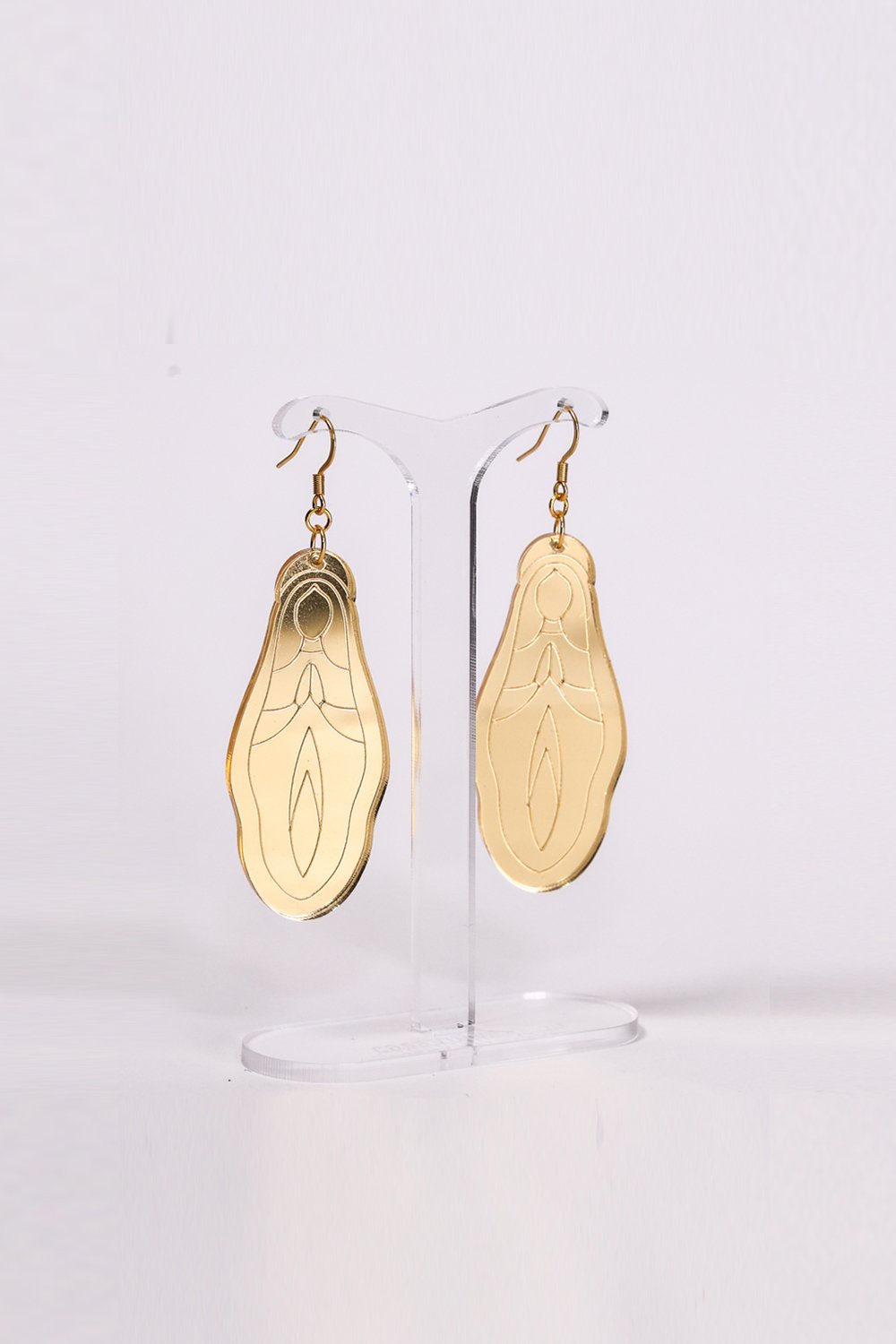 Casa-Vulva-Jewellery-Photo-Nigel-lowres-Gold-34.jpg