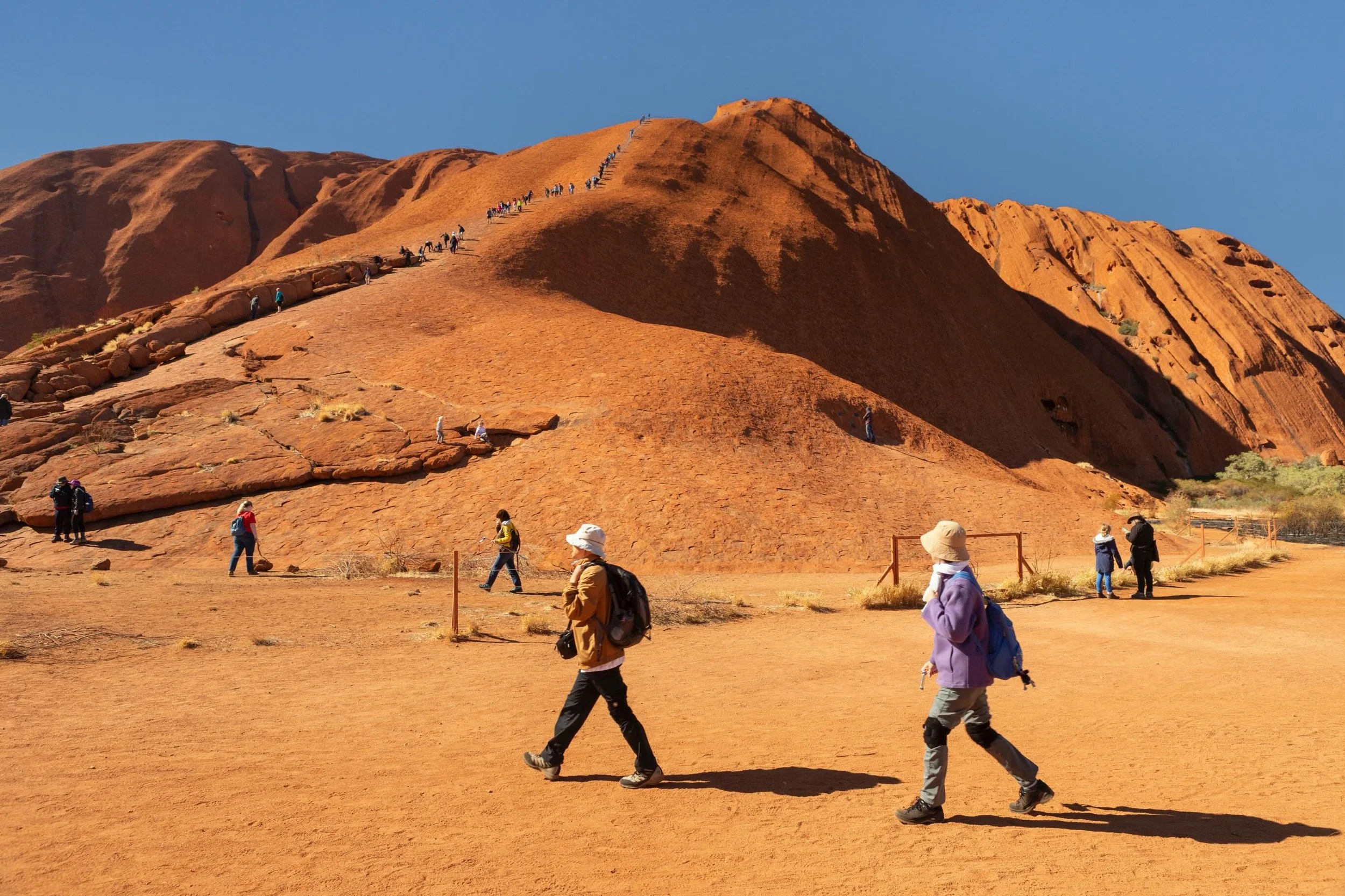 I was at Uluṟu on the very last day before the new rules stopped hikers from climbing to the summit. I knew going in to the day that I wasn&rsquo;t going to walk up. Rather, I&rsquo;d be a fly on the wall and photograph the tourist hoards rushing in 