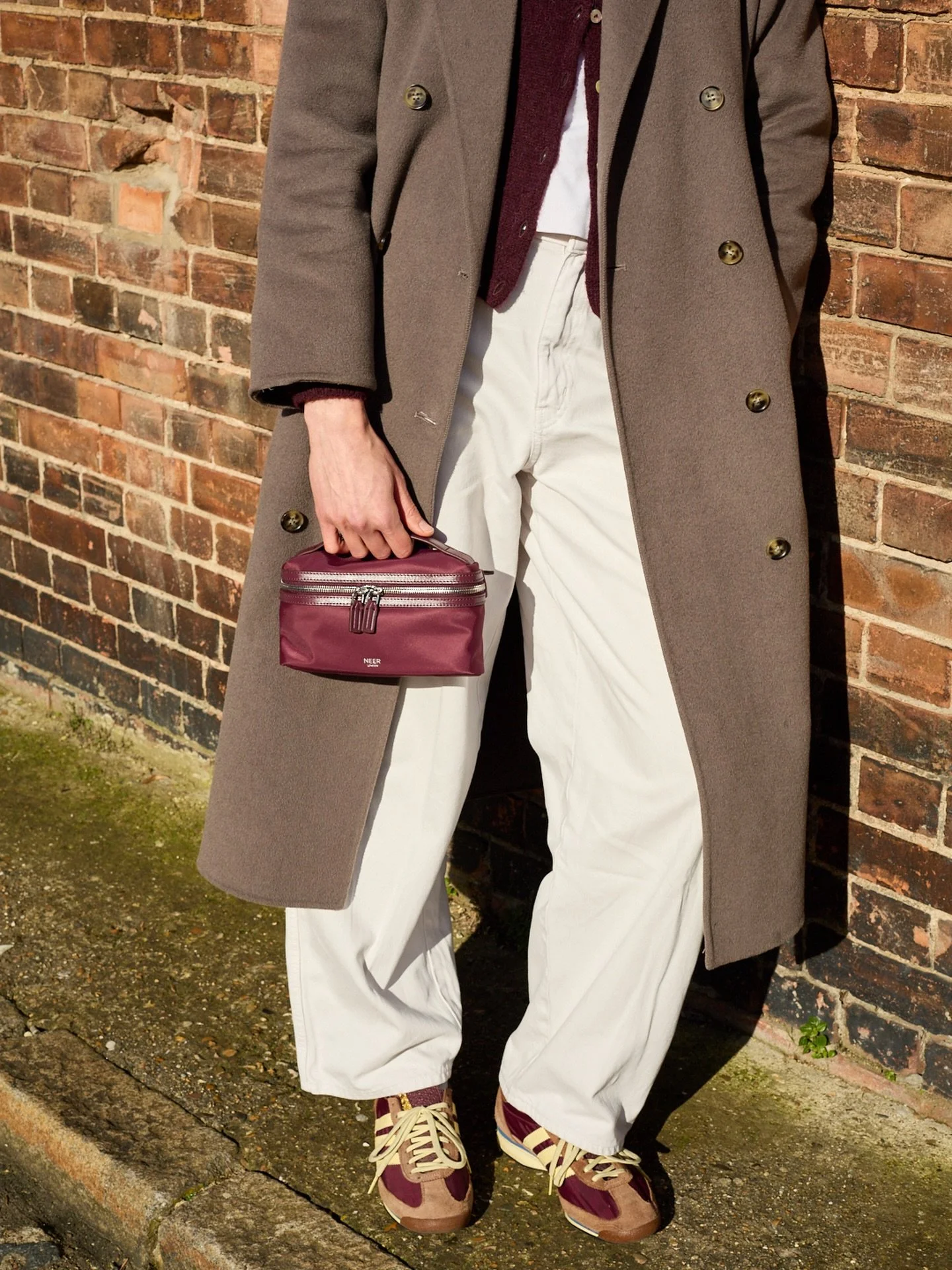 A rich burgundy tone that does the talking, balanced with clean lines and effortless function. Carnaby bag, designed to move with you!
