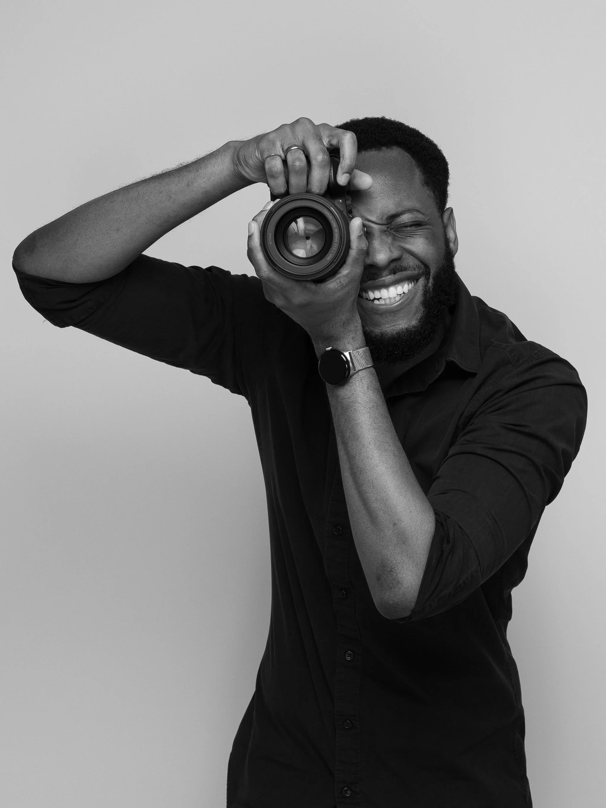 Headshot Photographer in Marylebone showing his camera