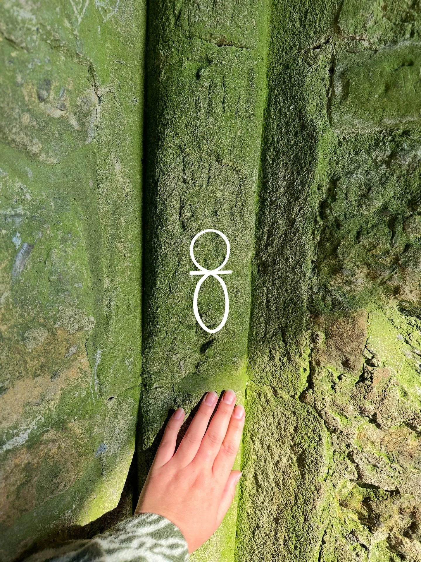 The Devotion Symbol&rsquo;s energetic structure and form is embedded with a simple principle: that our body is the vessel where all is accessible &amp; infinitely possible. 

The act of devotion is the practise of this principle, allowing the permeat