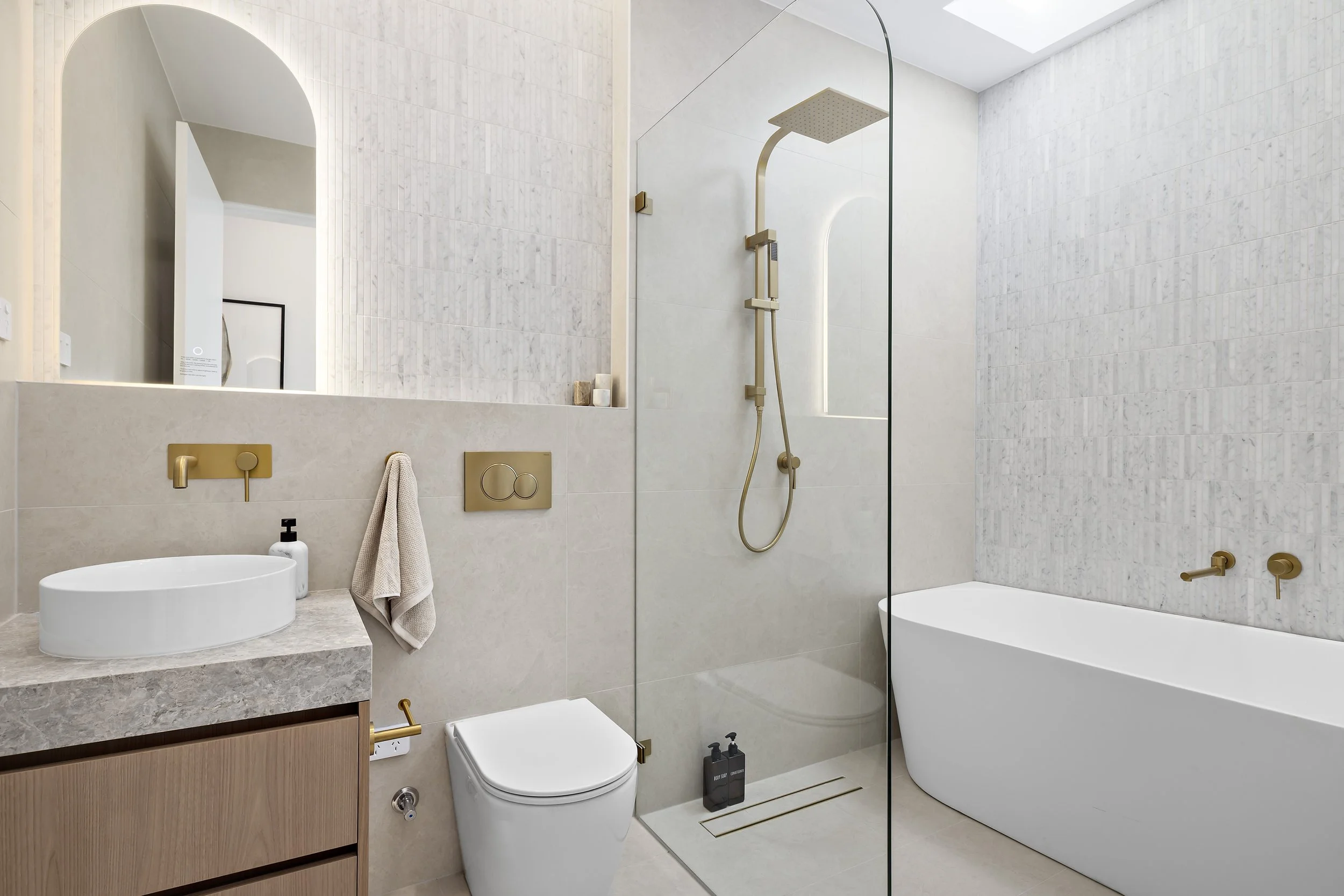 17-Bathroom.jpg