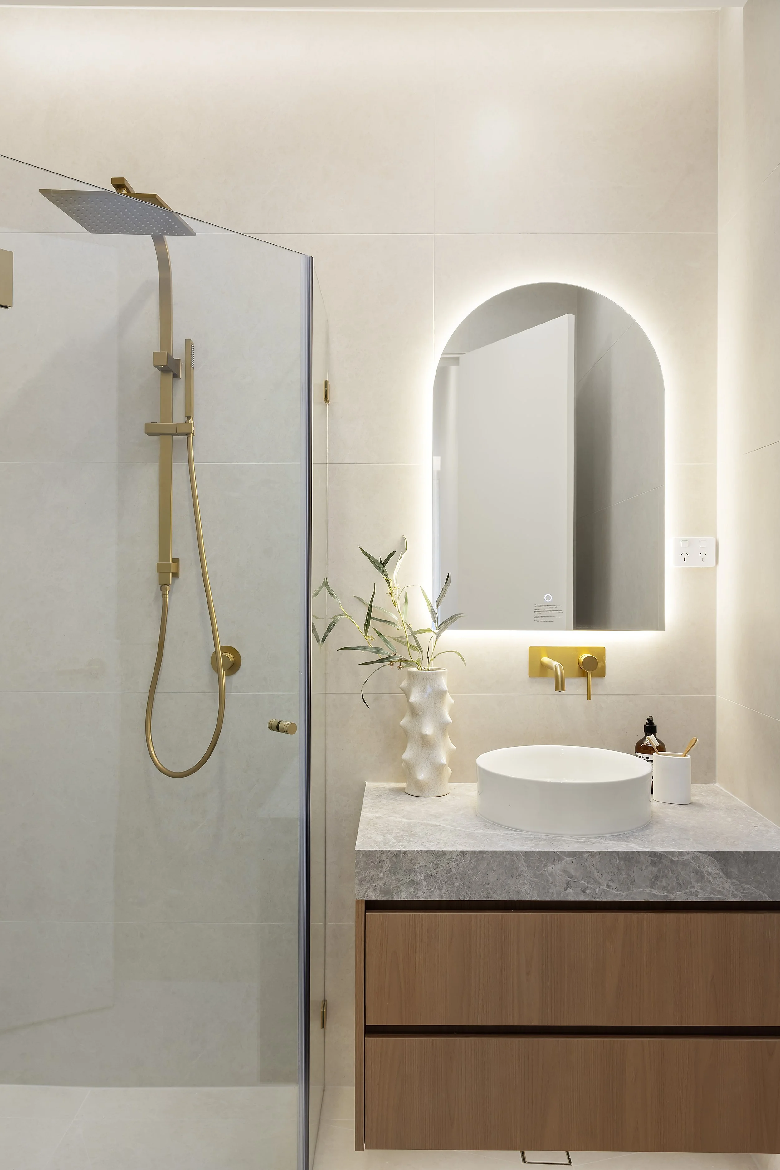 4-Bathroom.jpg