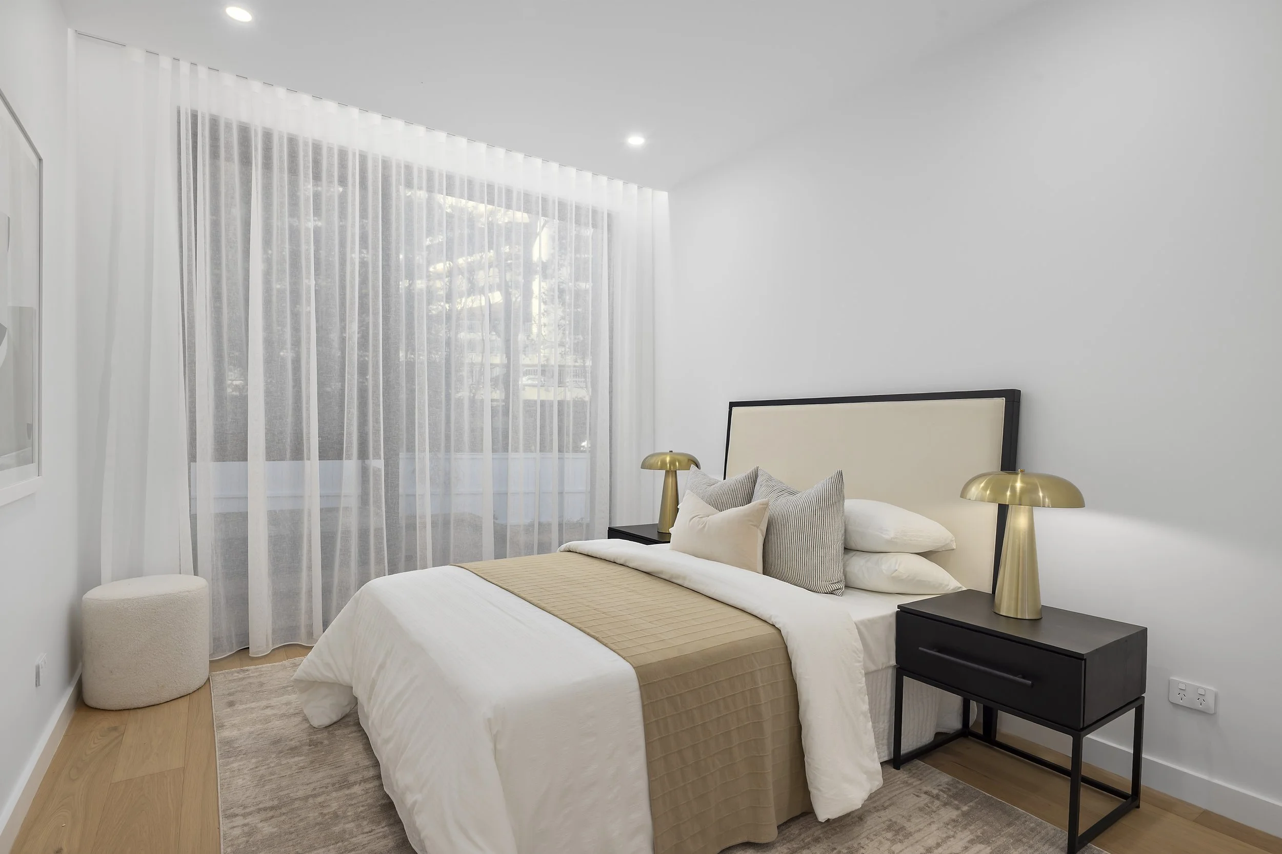 14-Bedroom.jpg