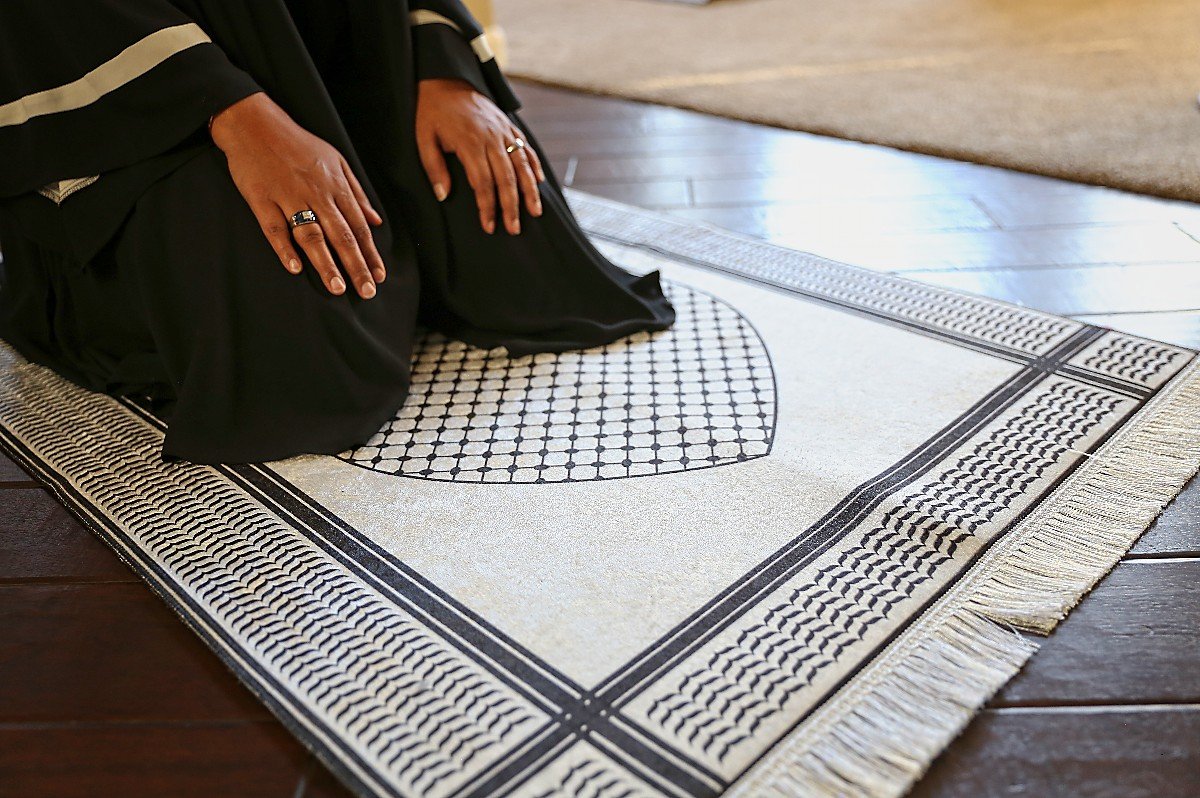 Precious Palestine praying image.jpg
