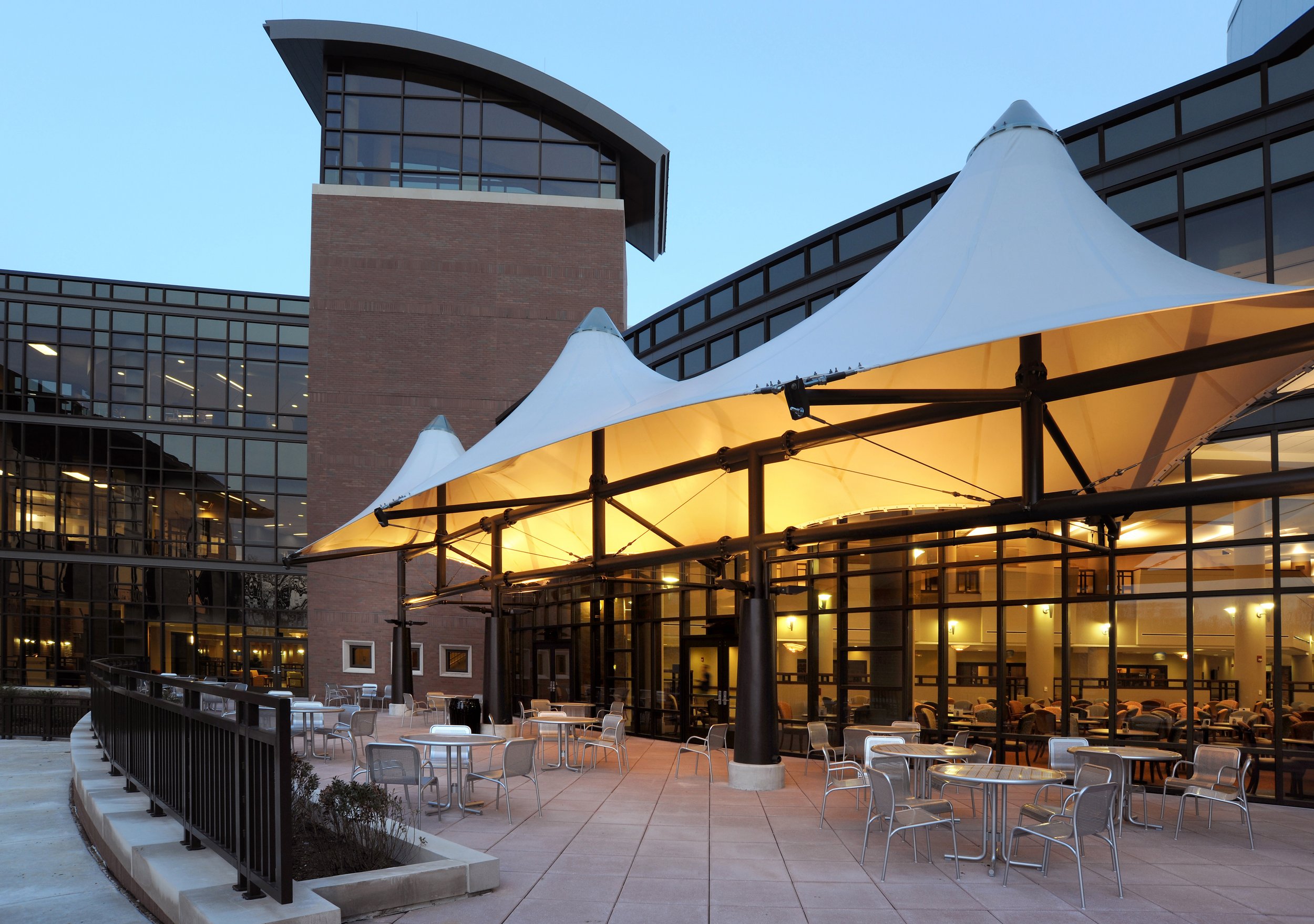 HFWB Hospital Exterior Courtyard 02.jpg