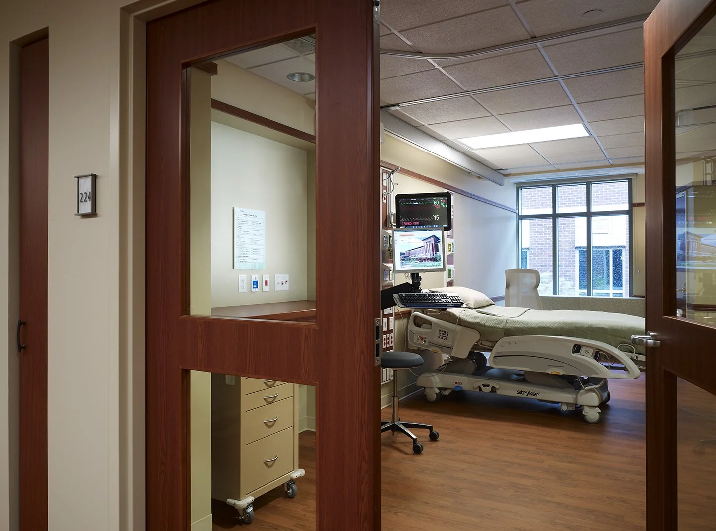 Elmhurst Hosp-ICU Room.jpg