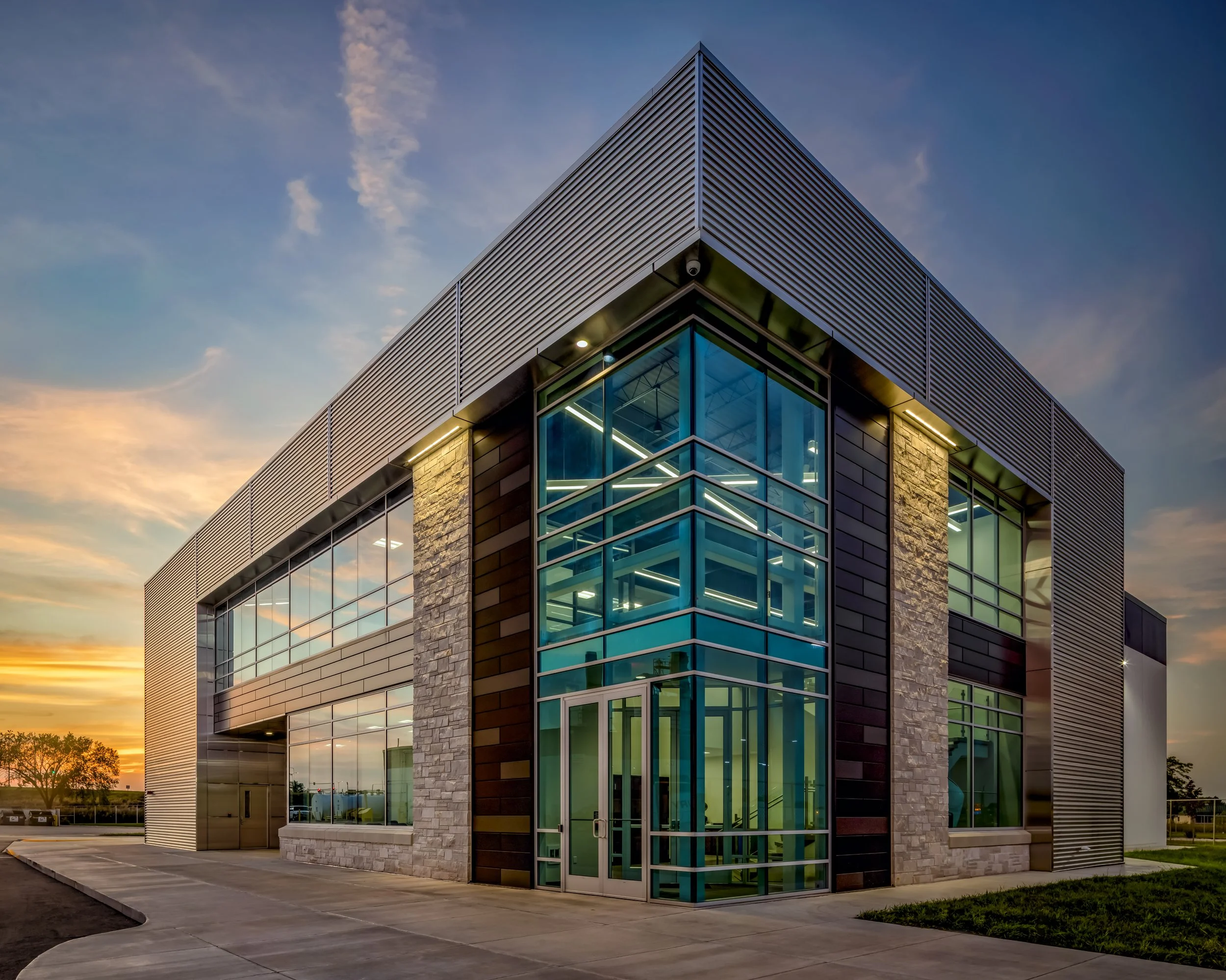 3214 Mercury Marine Ext Bldg (4).jpg