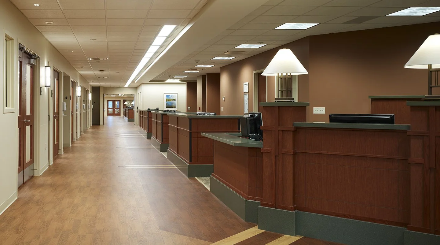 Elmhurst Hosp-ICU Hall.jpg