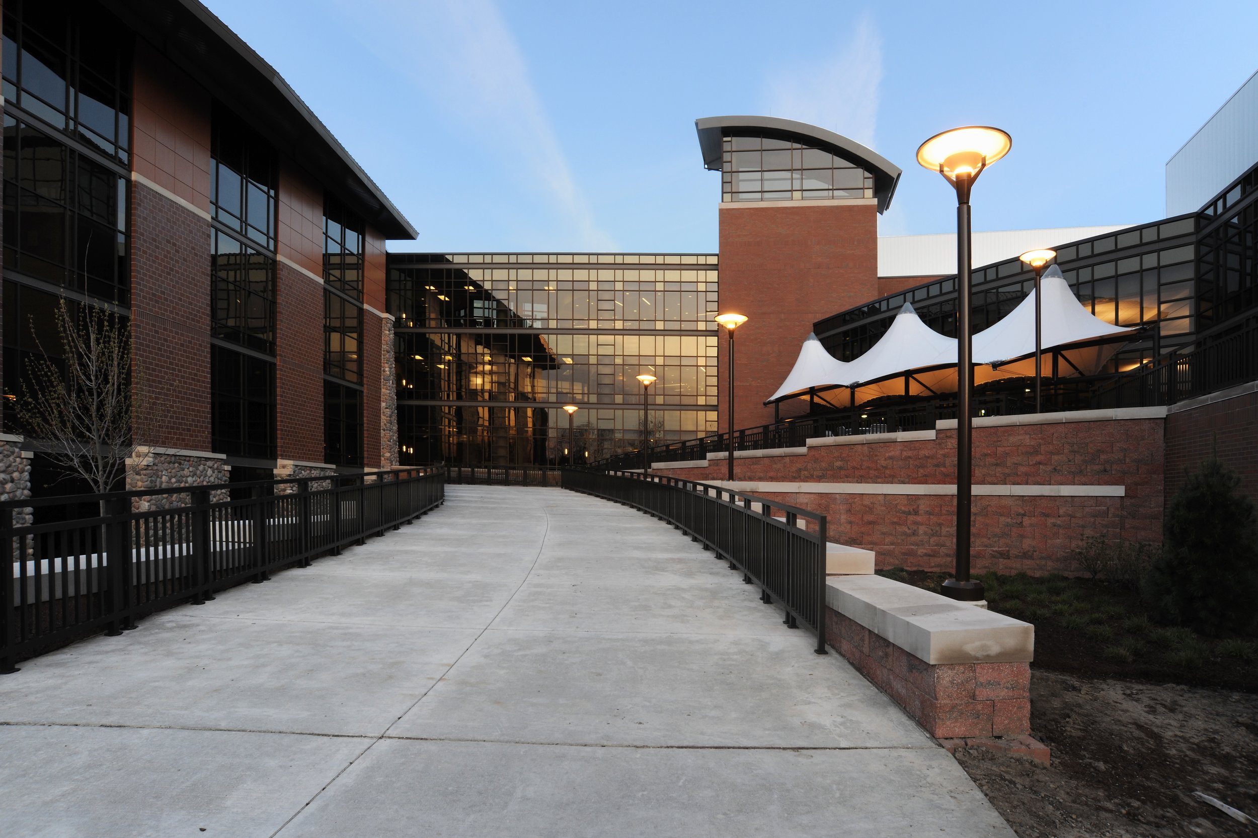 HFWB Hospital Exterior Courtyard 04.jpg