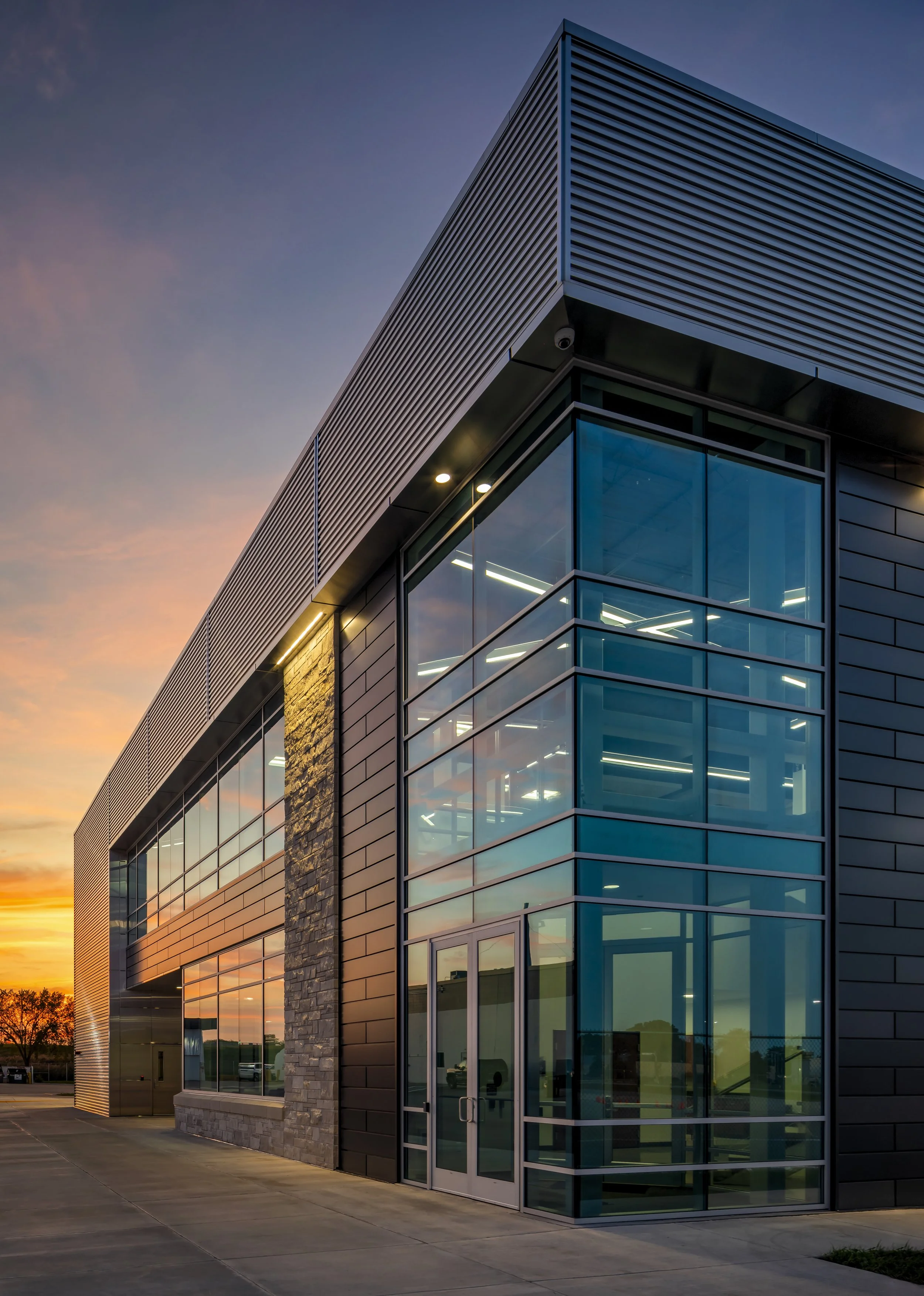 3214 Mercury Marine Ext Bldg (5).jpg