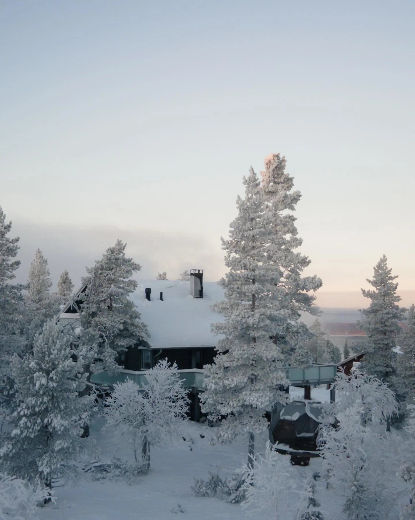 Snowy days, cozy nights at @chalet_utsu ✨🤍

Contact us to book your stay:
E. info@ar-lifestyle.com
P. +33 628 261 898