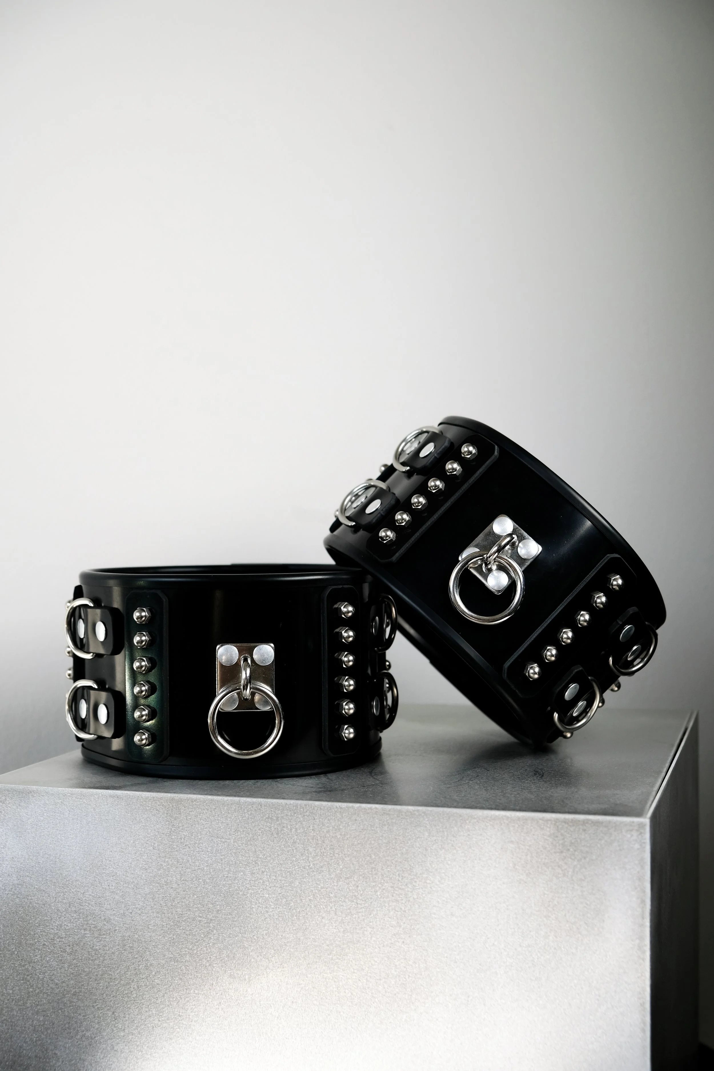 SIGNATURE STUDDED THIGH CUFFS