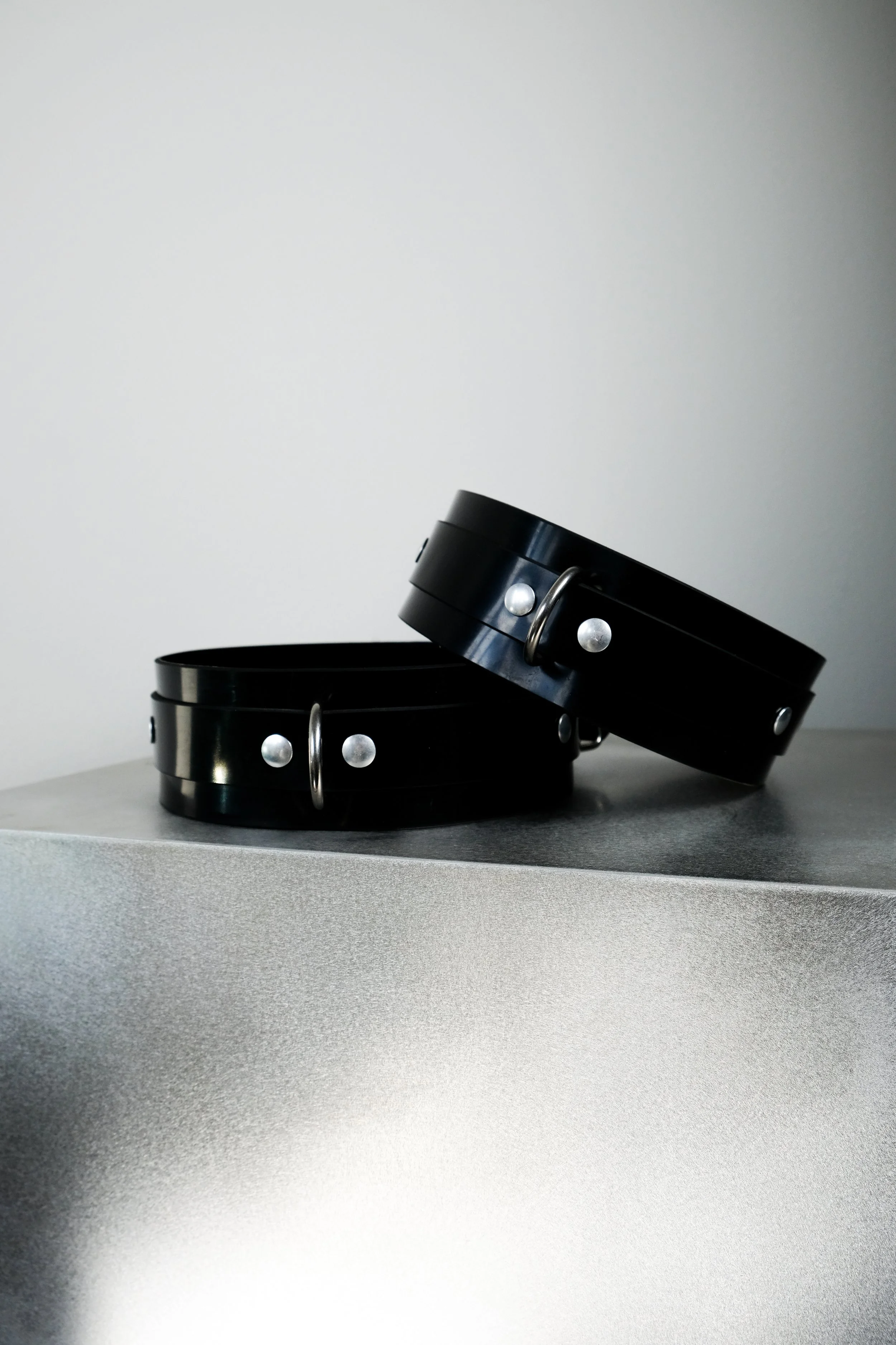 ESSENTIAL THIGH CUFFS