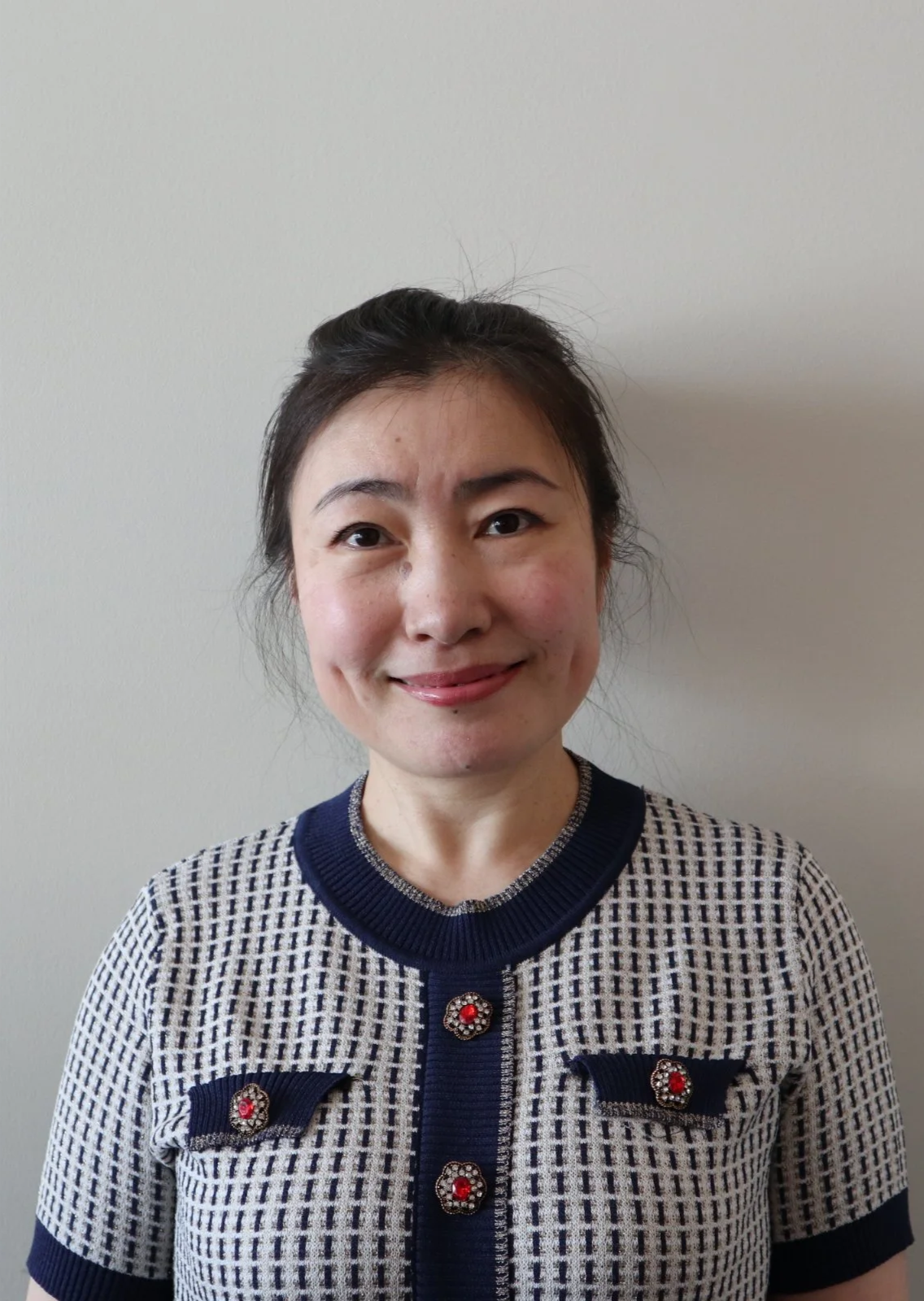 Tina Yang is a female RMT or Massage Therapist in the Meadowvale region of Mississauga. She also provides extracorporeal shockwave therapy and does Sacro-Cranial work