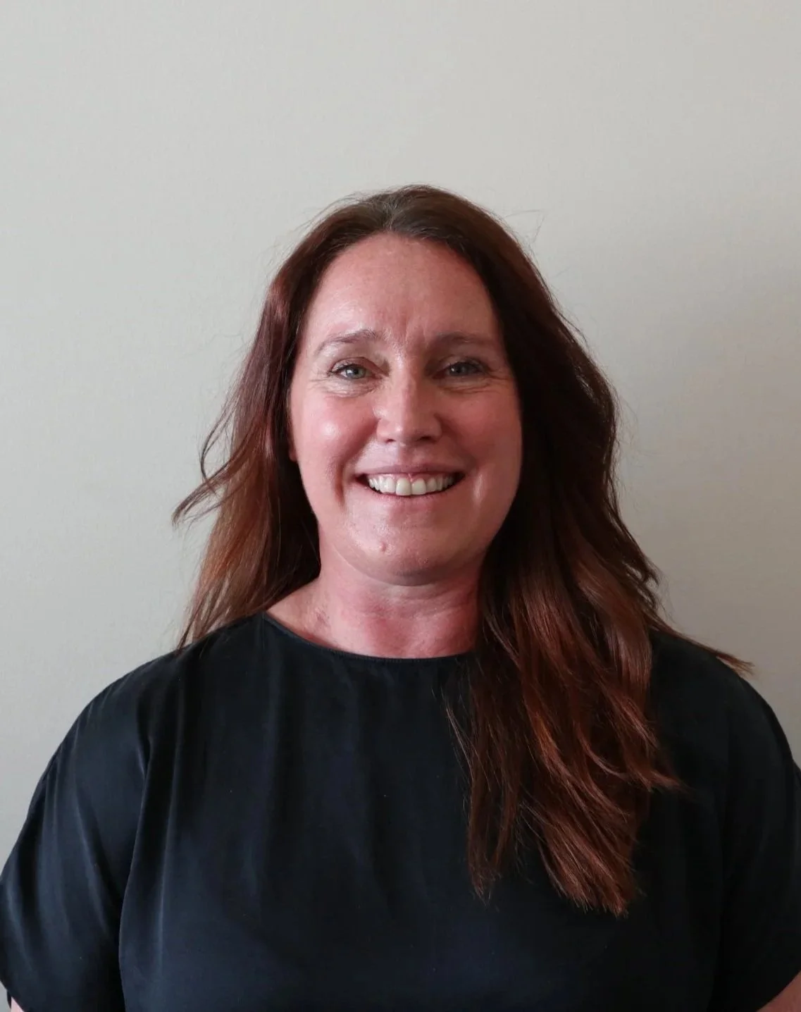Chay Carmichael is a female RMT or Massage Therapist in the Meadowvale region of Mississauga. She also provides extracorporeal shockwave therapy, which help address tendinitis, plantar fasciitis, etc.