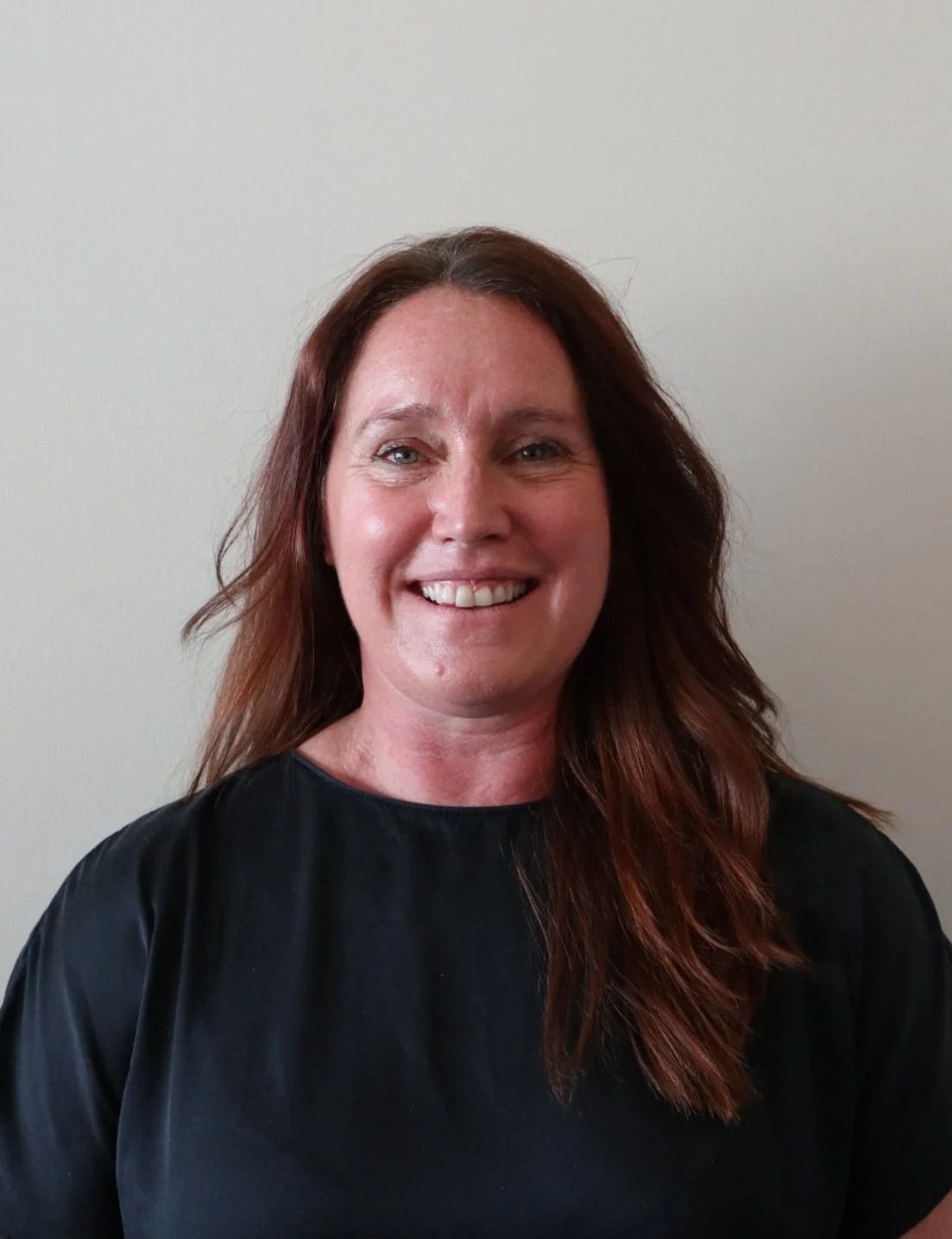 Chay Carmichael is a female RMT or Massage Therapist in the Meadowvale region of Mississauga. She also provides extracorporeal shockwave therapy, which help address tendinitis, plantar fasciitis, etc.