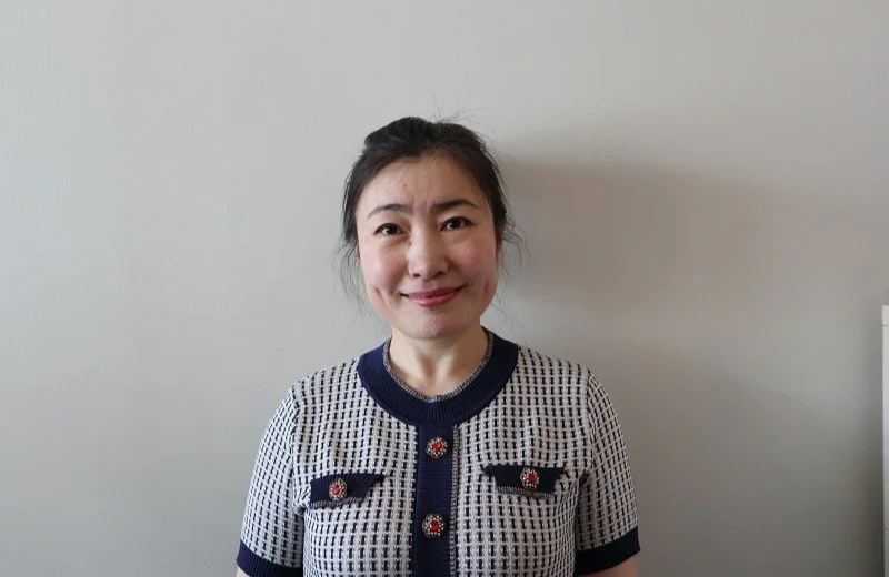 Tina is a Mandarin speaking RMT Registered Massage Therapist providing massage and extracorporeal shockwave therapy in Meadowvale Mississauga, helping with neck and shoulder pain, upper or lower back pain, plantar fasciitis, tendonitis or tendinosis
