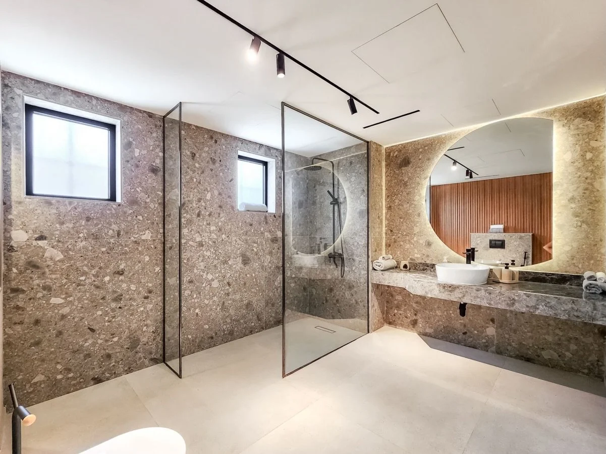 Safe to say these are still our top 3 favourite bathroom renovations to date! Marble textures, statement mirrors, and timeless finishes.

Which one&rsquo;s your favourite? Let us know below👇🏼

#dubairenovation #hometransformation #luxuryi̇nteriors 
