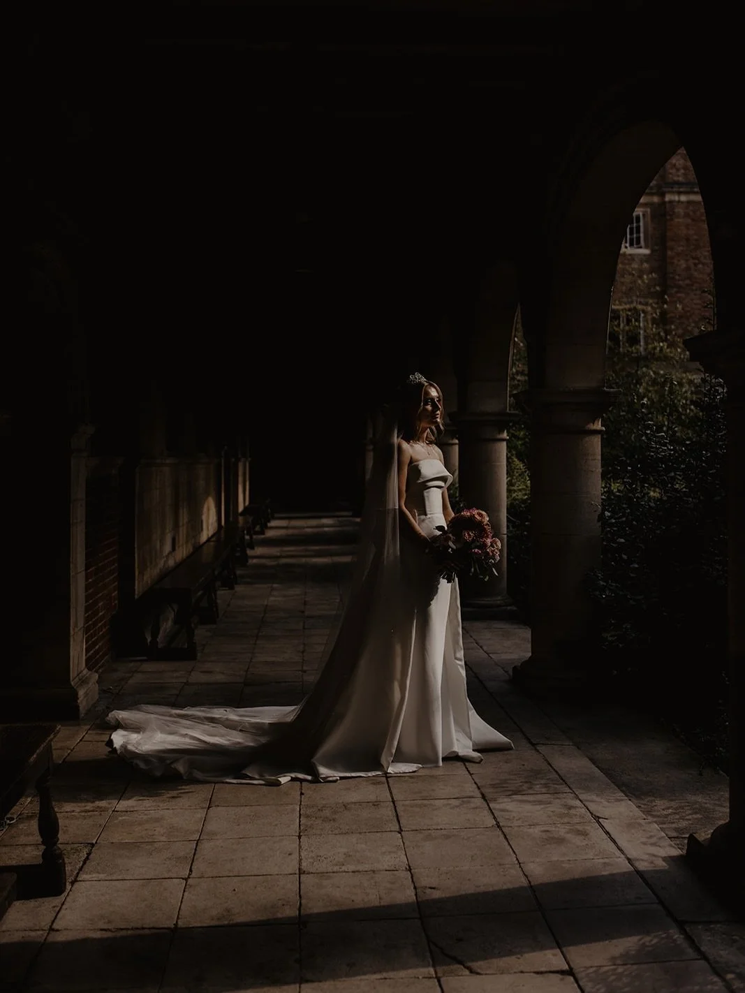 When the sun is a paid actor during bridal prep 🌞🕶️ 

Oh this wedding in Cambridge of my childhood best friend a few years ago. What can I even say? What a beautiful day to celebrate the most incredible people. Seeing someone so dear to you on one 
