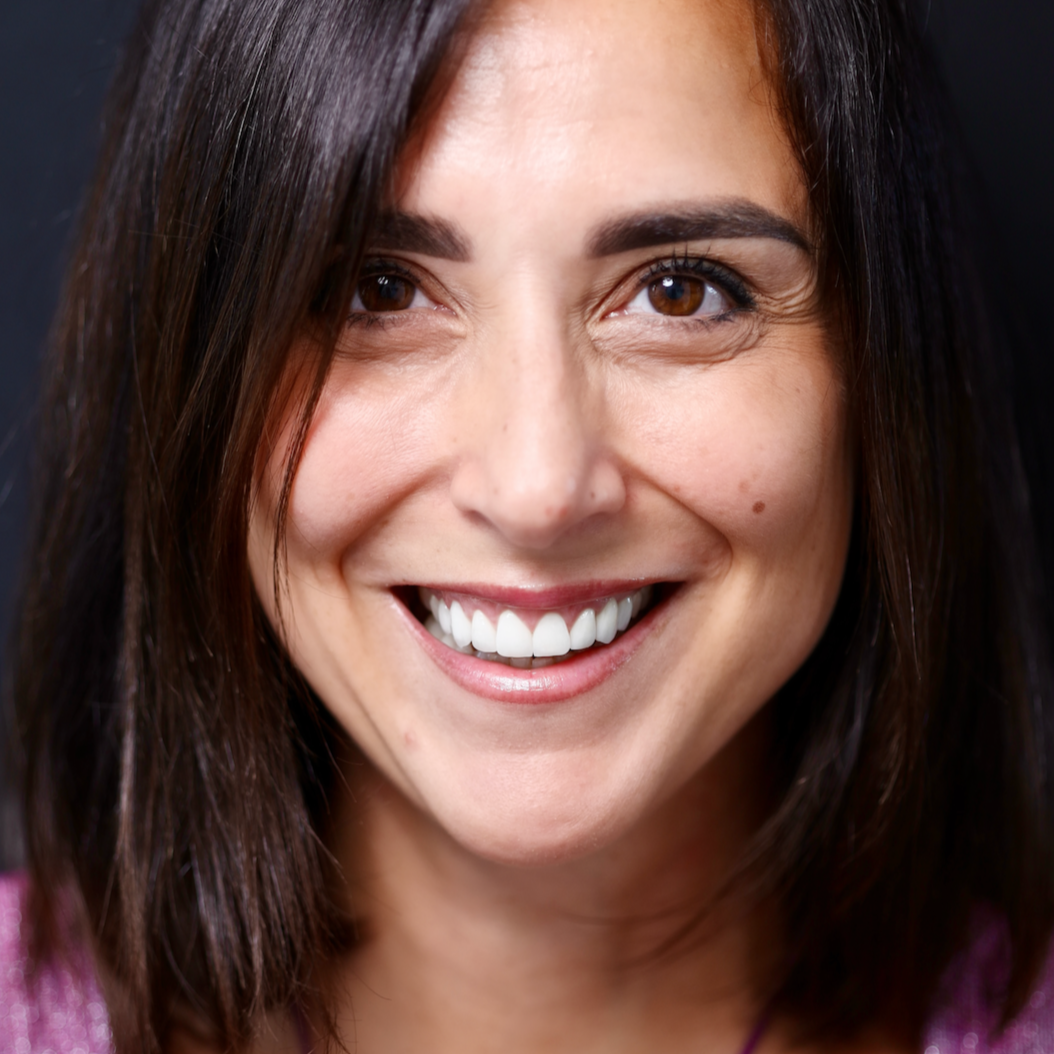 Sorriso naturale dopo il trattamento di odontoiatria estetica
