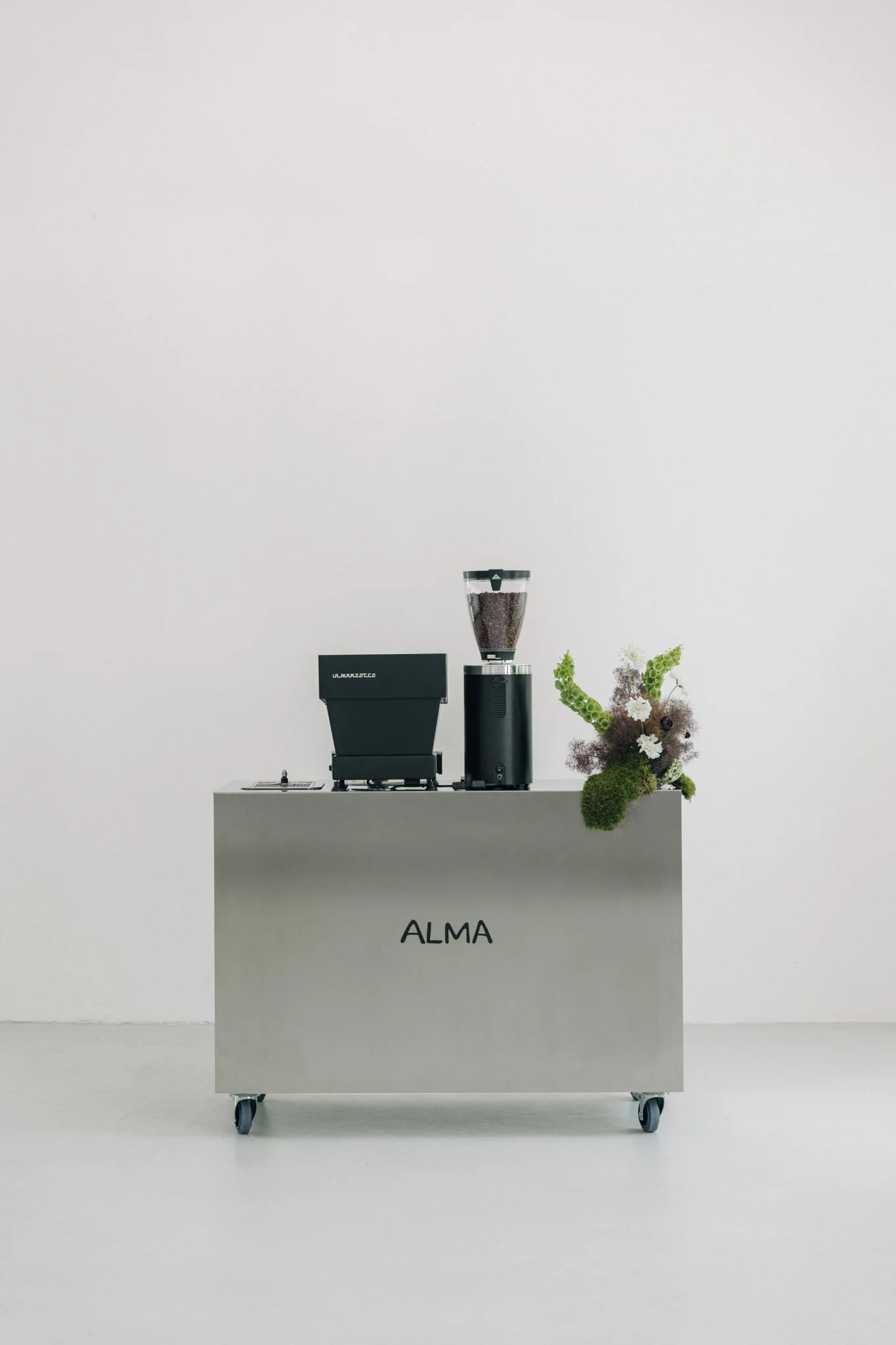 Zerlegbares Coffee Cart mit Rollen für Events und Workshops