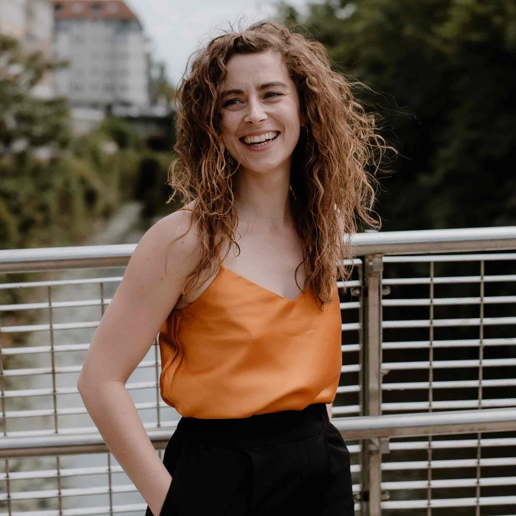 Design eines Podcast Covers Testimonial Claudia Perret