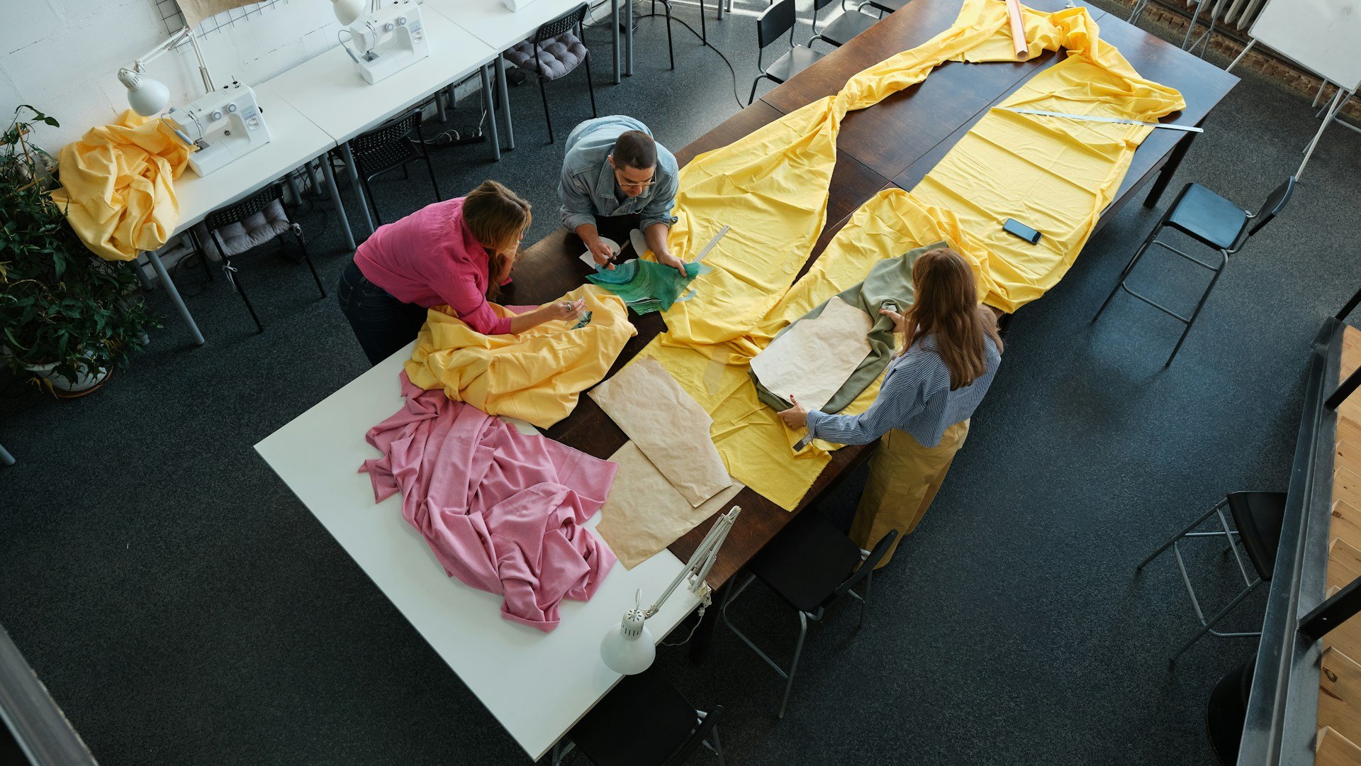 Tradeshow Tablecloth: Enhance Your Display with Fresh Color Solutions