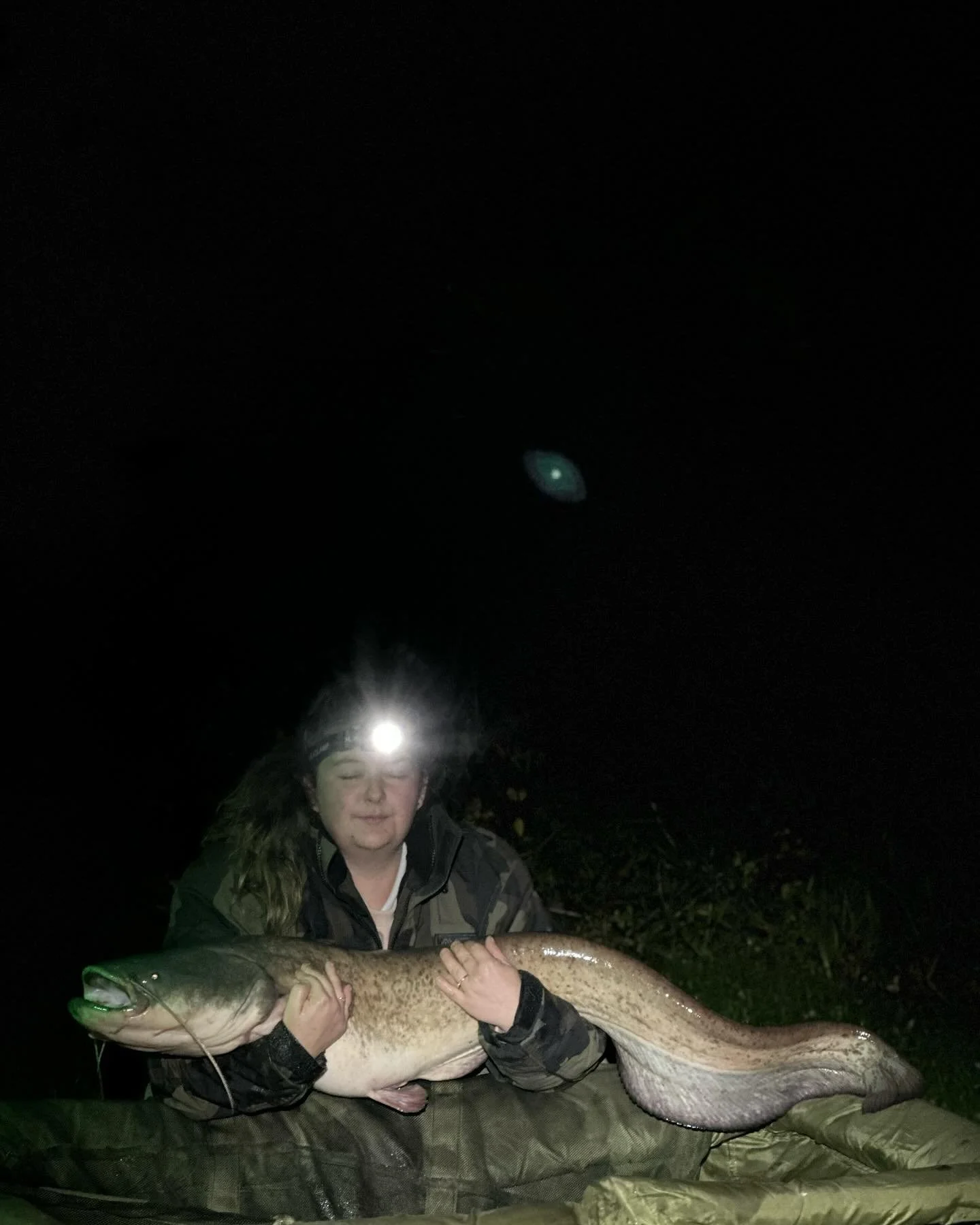 Now this marks a special moment 💪🏻👏🏻 vicky has spent months helping make our bait and wanted try out the hobby 👏🏻 her second time on the bank and most of all with an untested flavour she created this week has not only hepled bring her first 20l